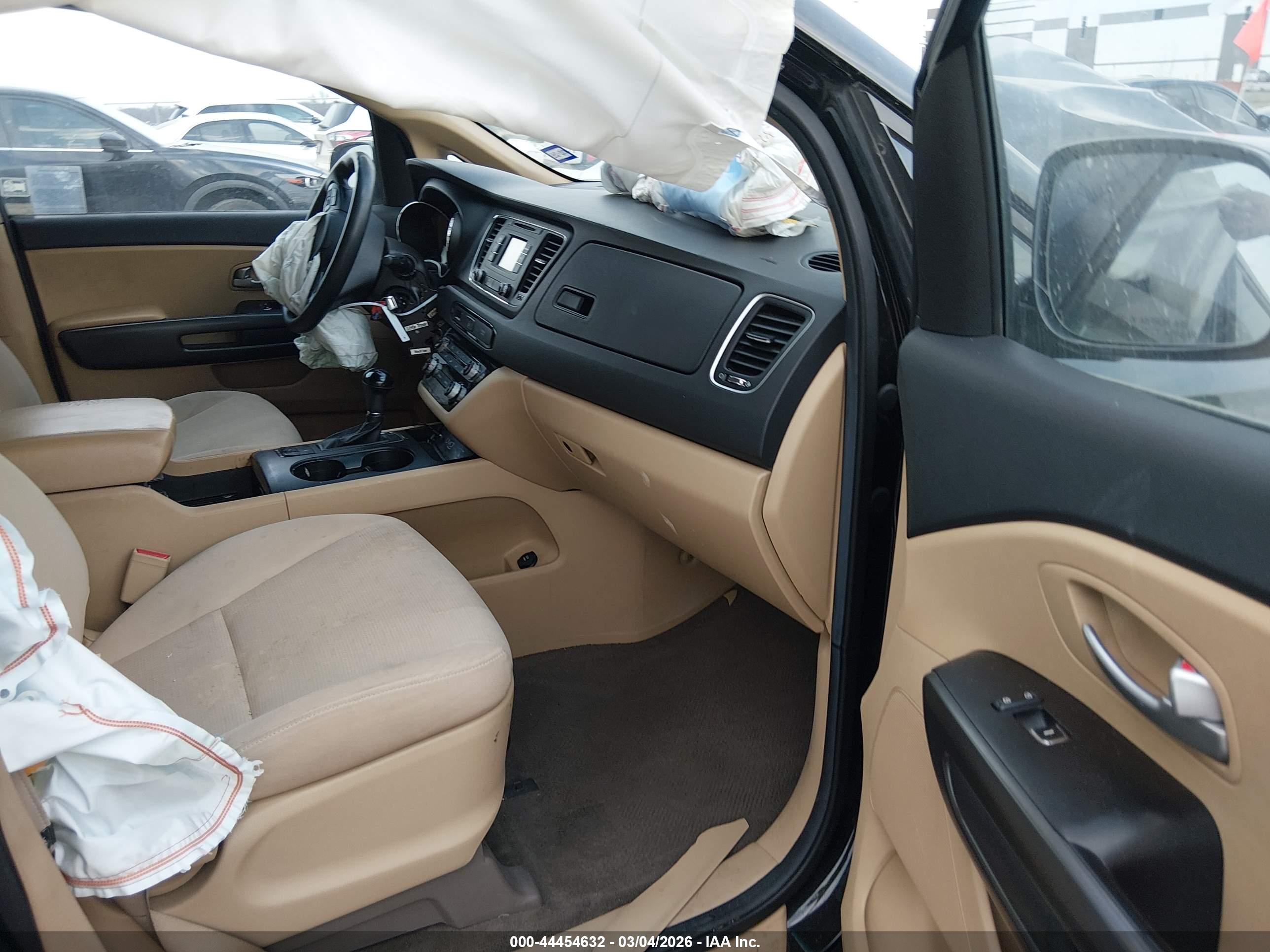 KIA SEDONA image 5
