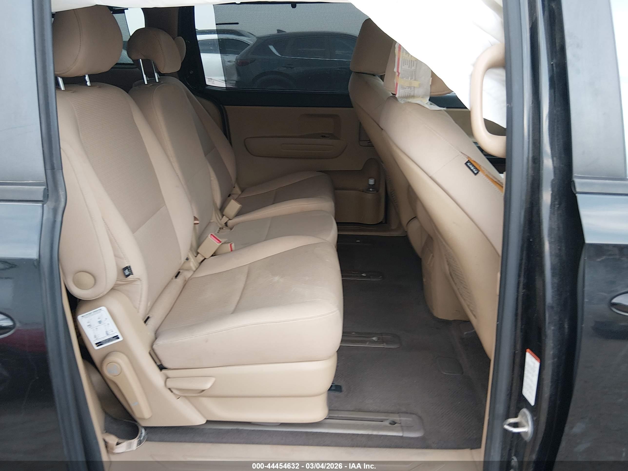 KIA SEDONA image 8