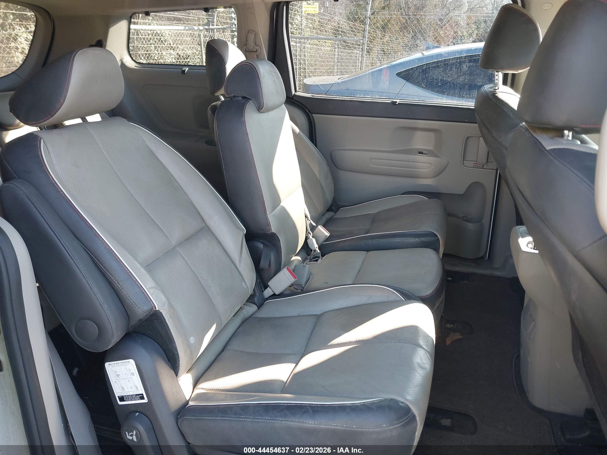KIA SEDONA image 8