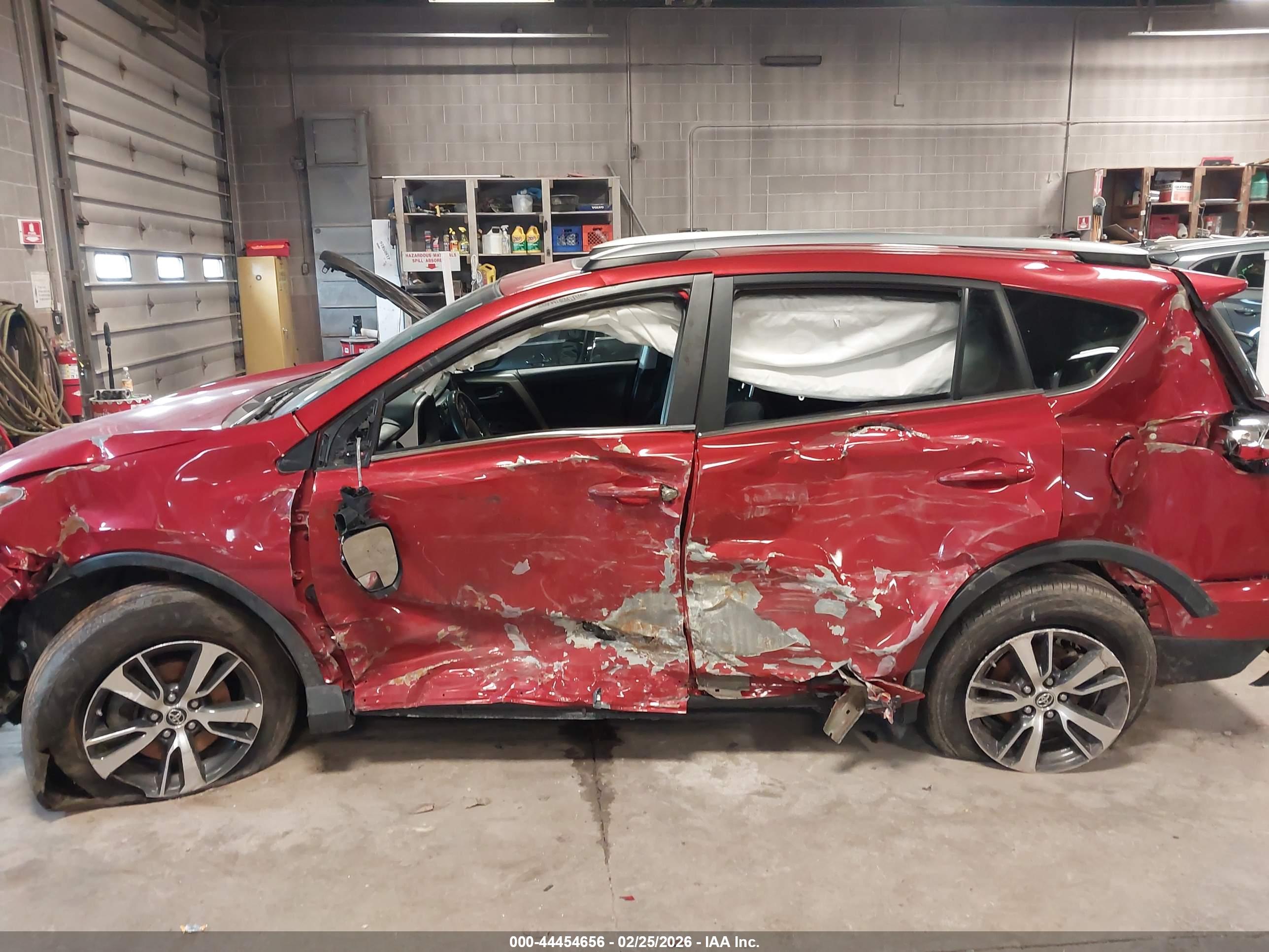 TOYOTA RAV4 image 6