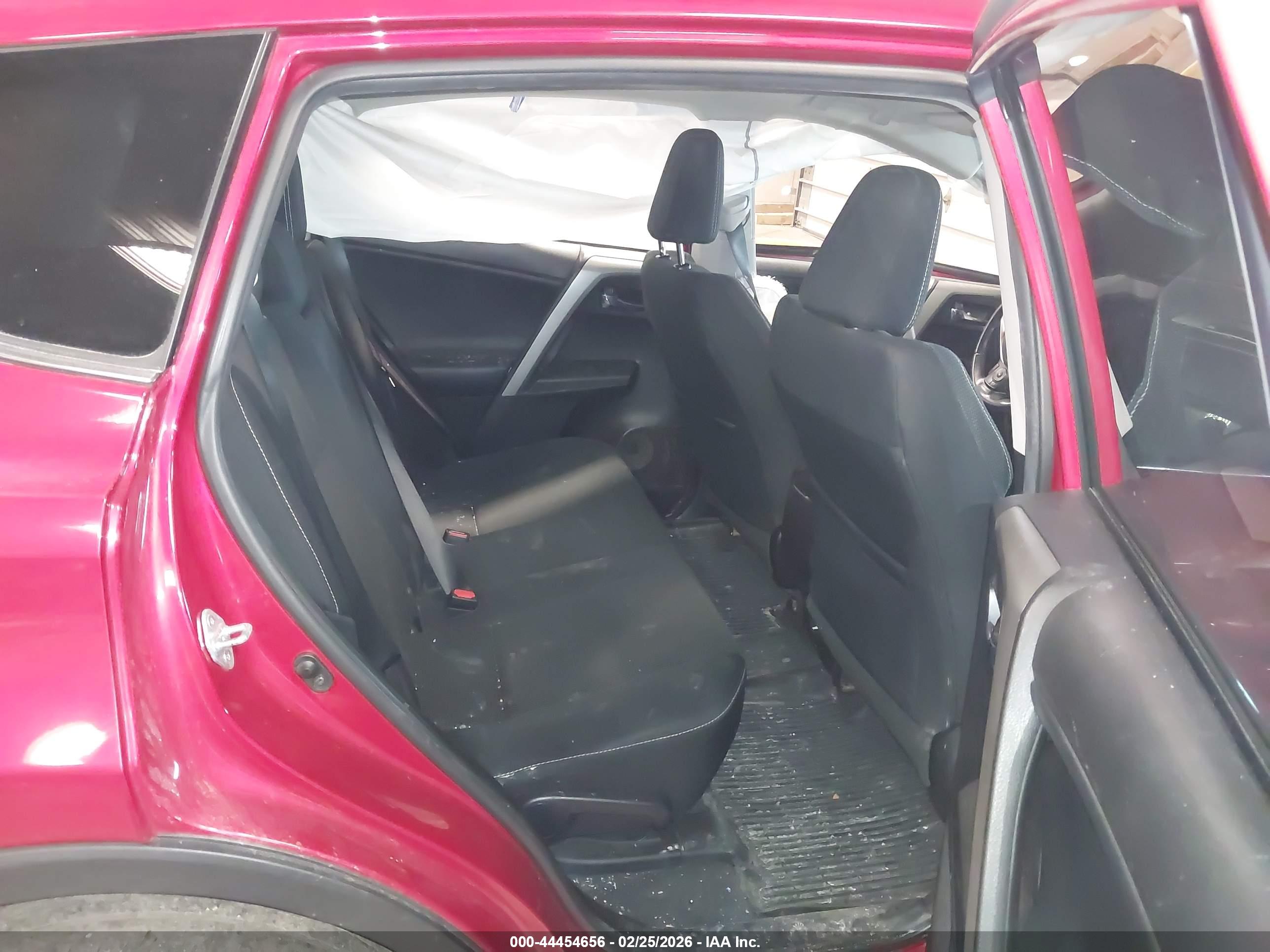 TOYOTA RAV4 image 8