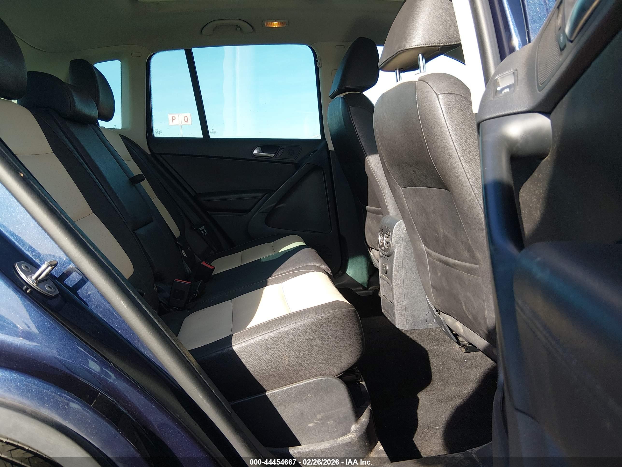 VOLKSWAGEN TIGUAN image 8
