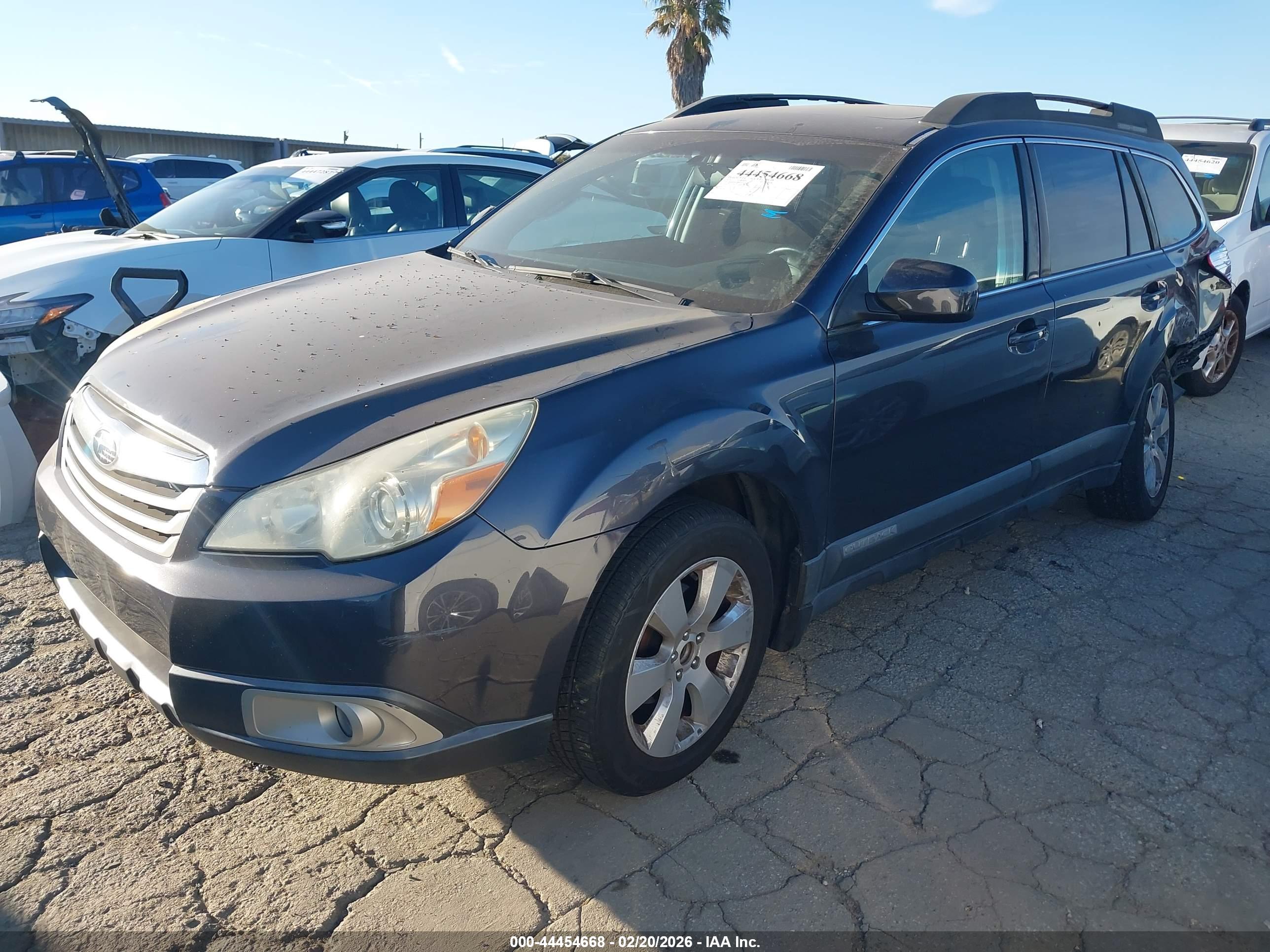 SUBARU OUTBACK image 2