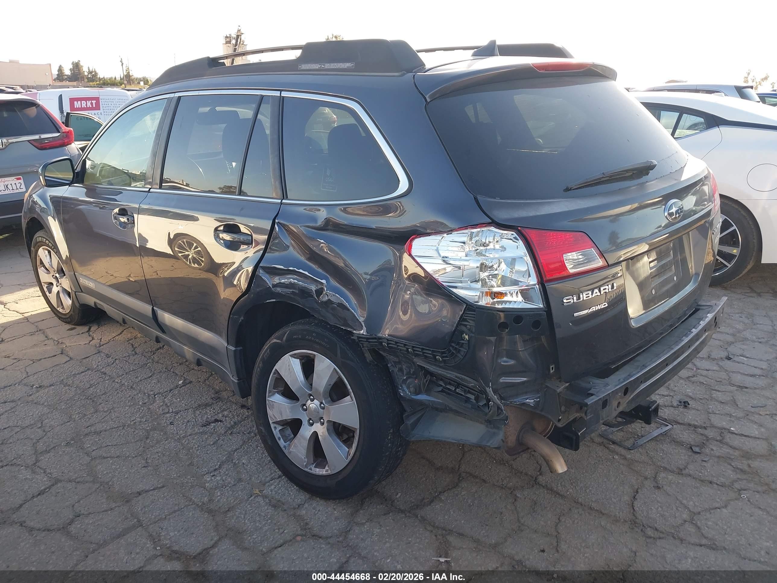 SUBARU OUTBACK image 3