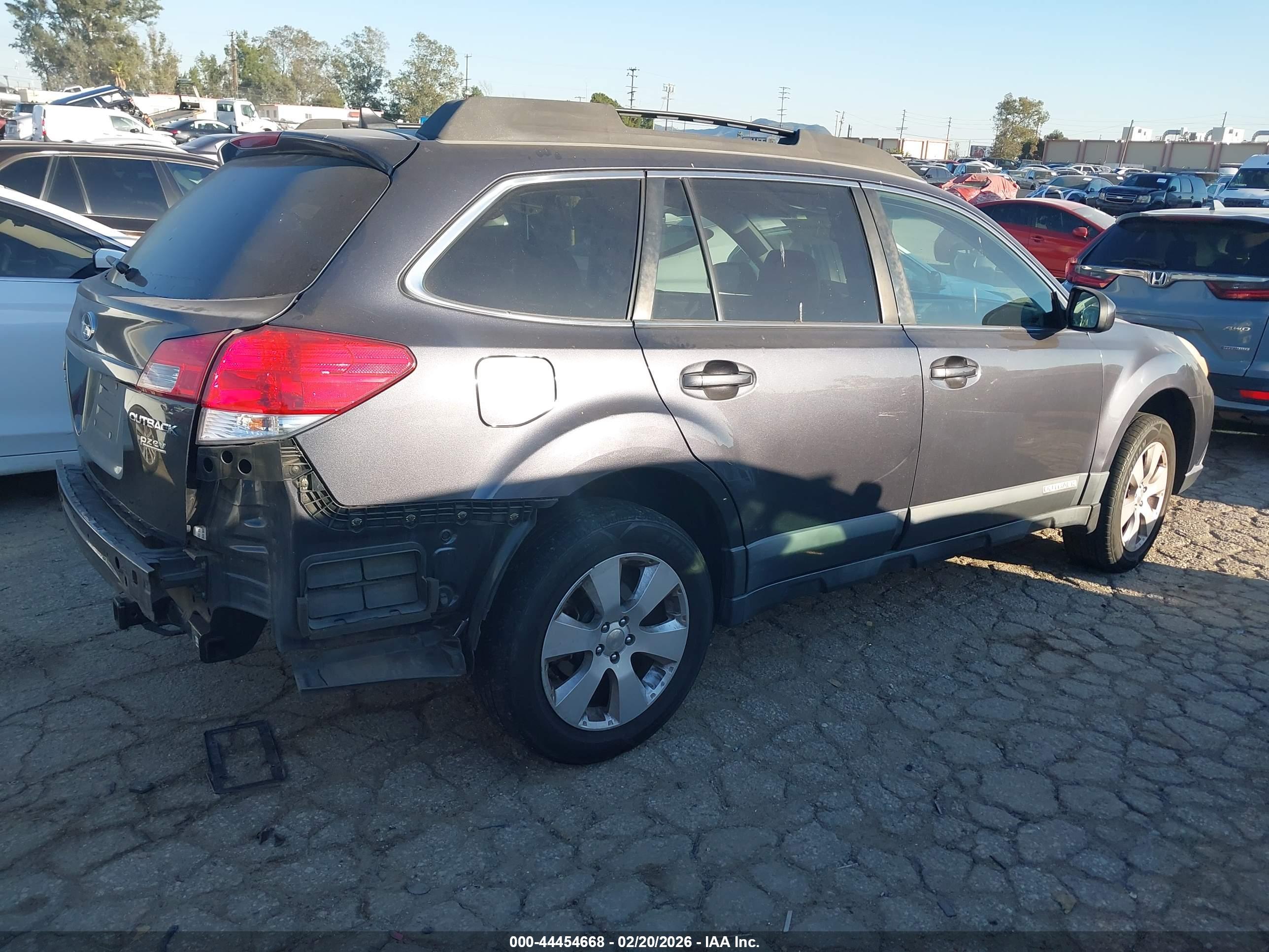 SUBARU OUTBACK image 4