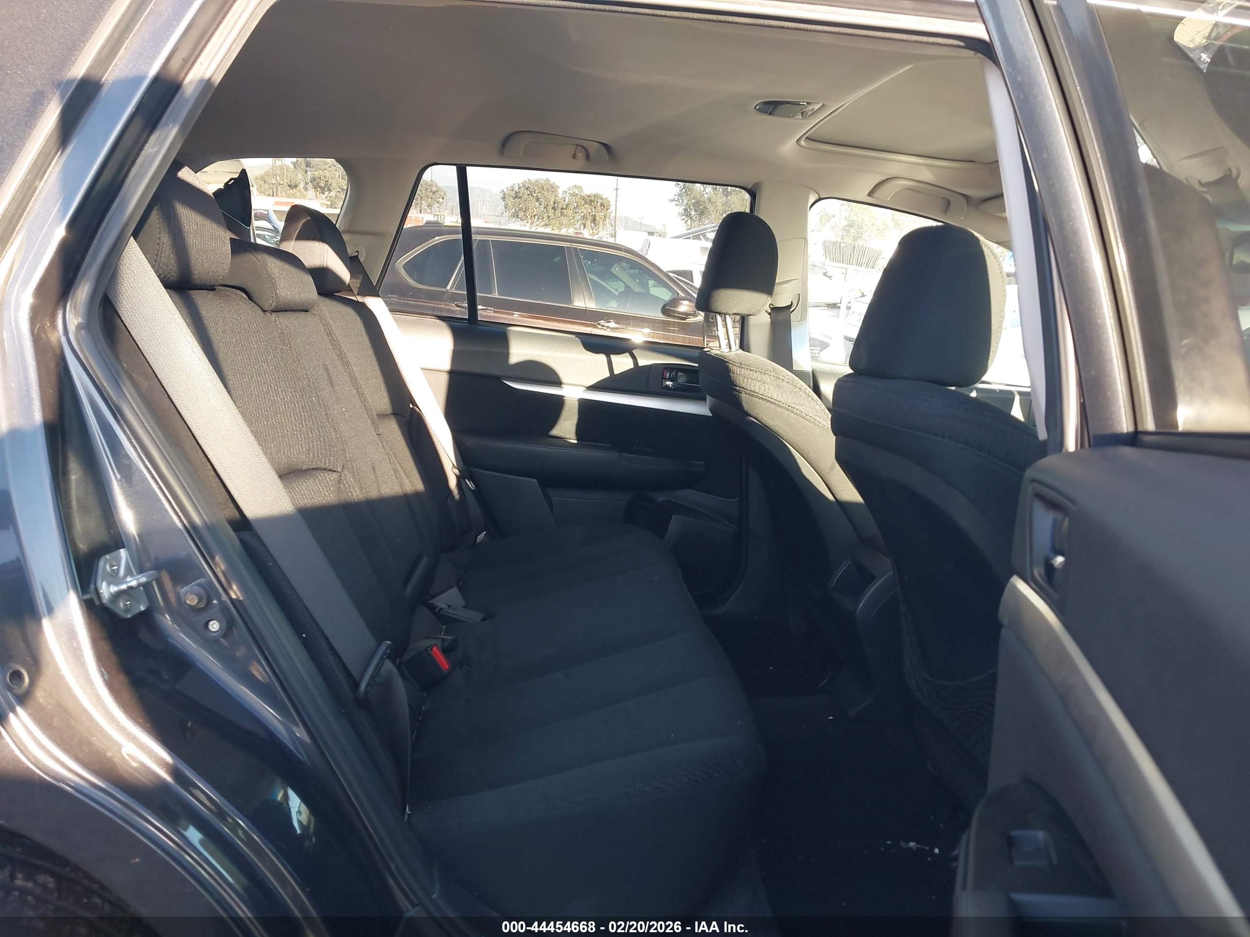 SUBARU OUTBACK image 8