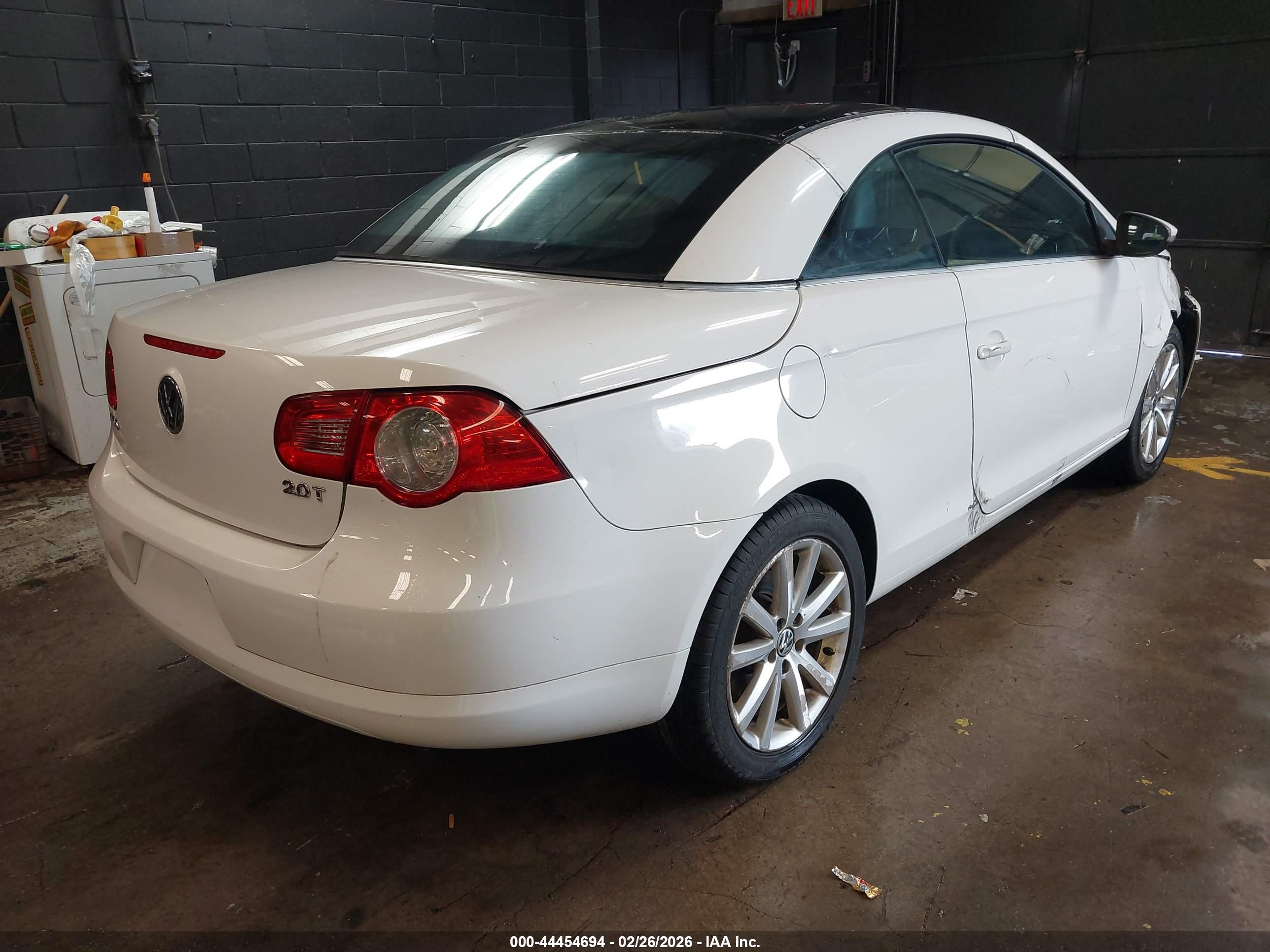 VOLKSWAGEN EOS image 4