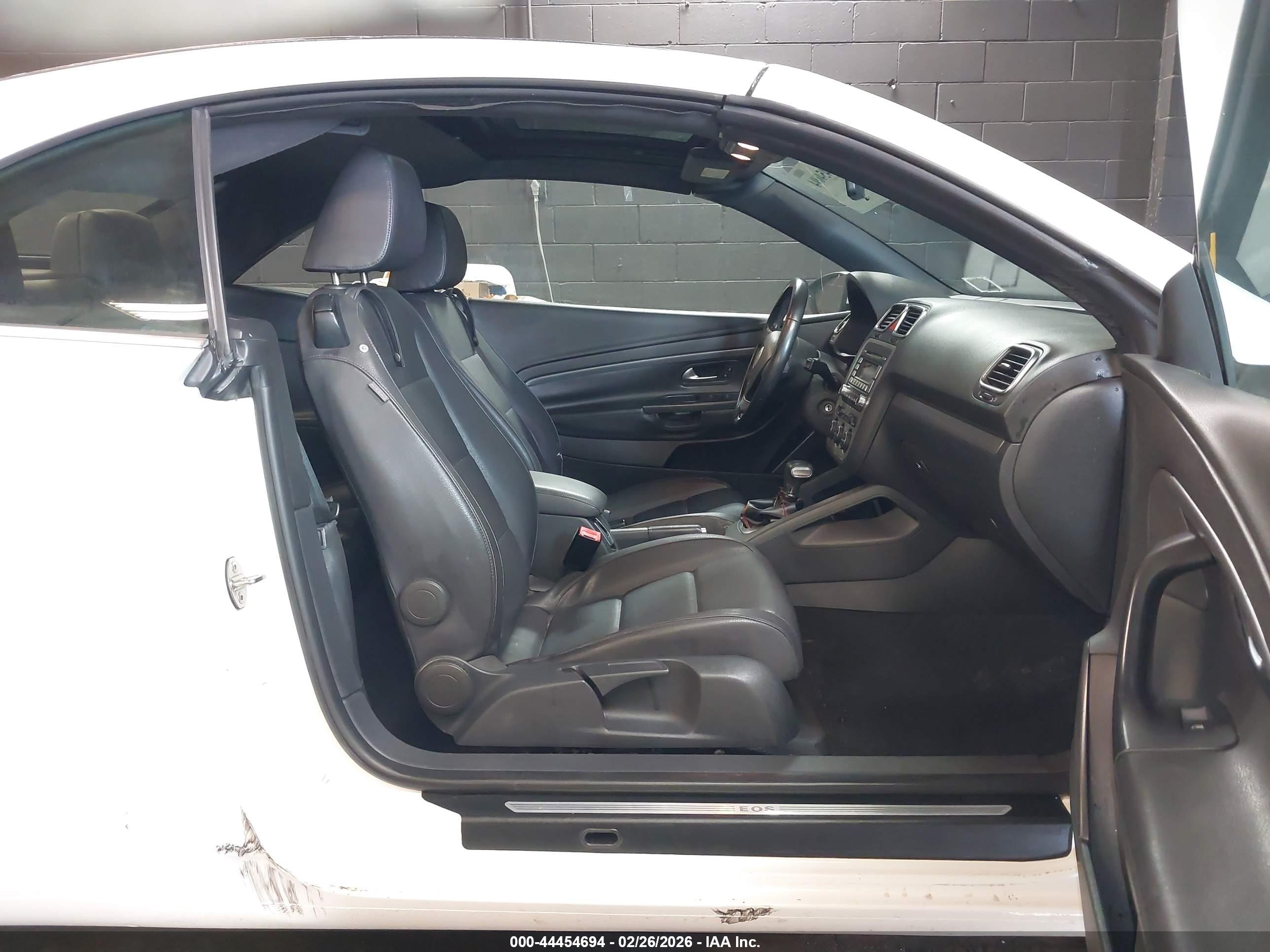 VOLKSWAGEN EOS image 5