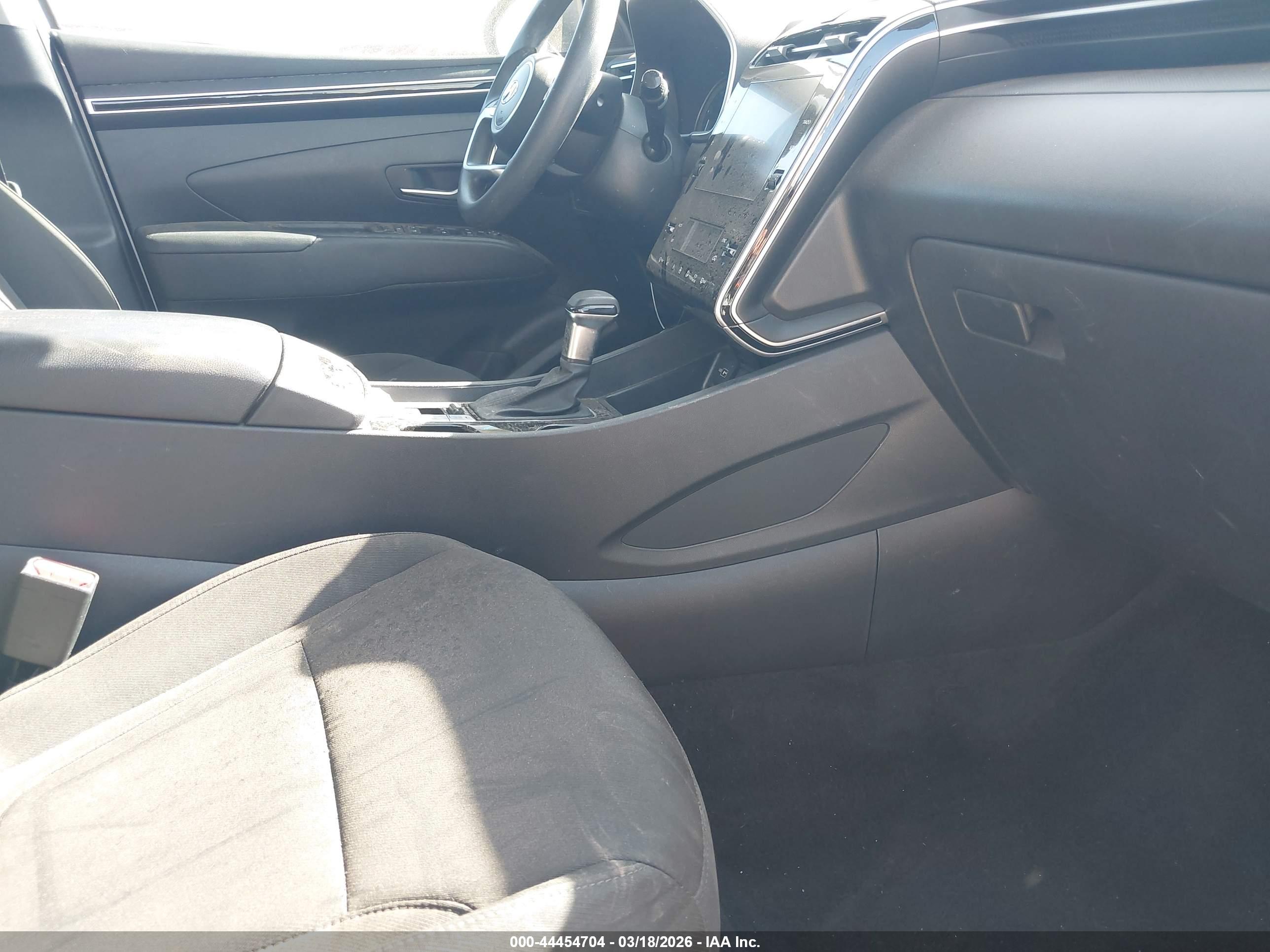 HYUNDAI TUCSON image 5