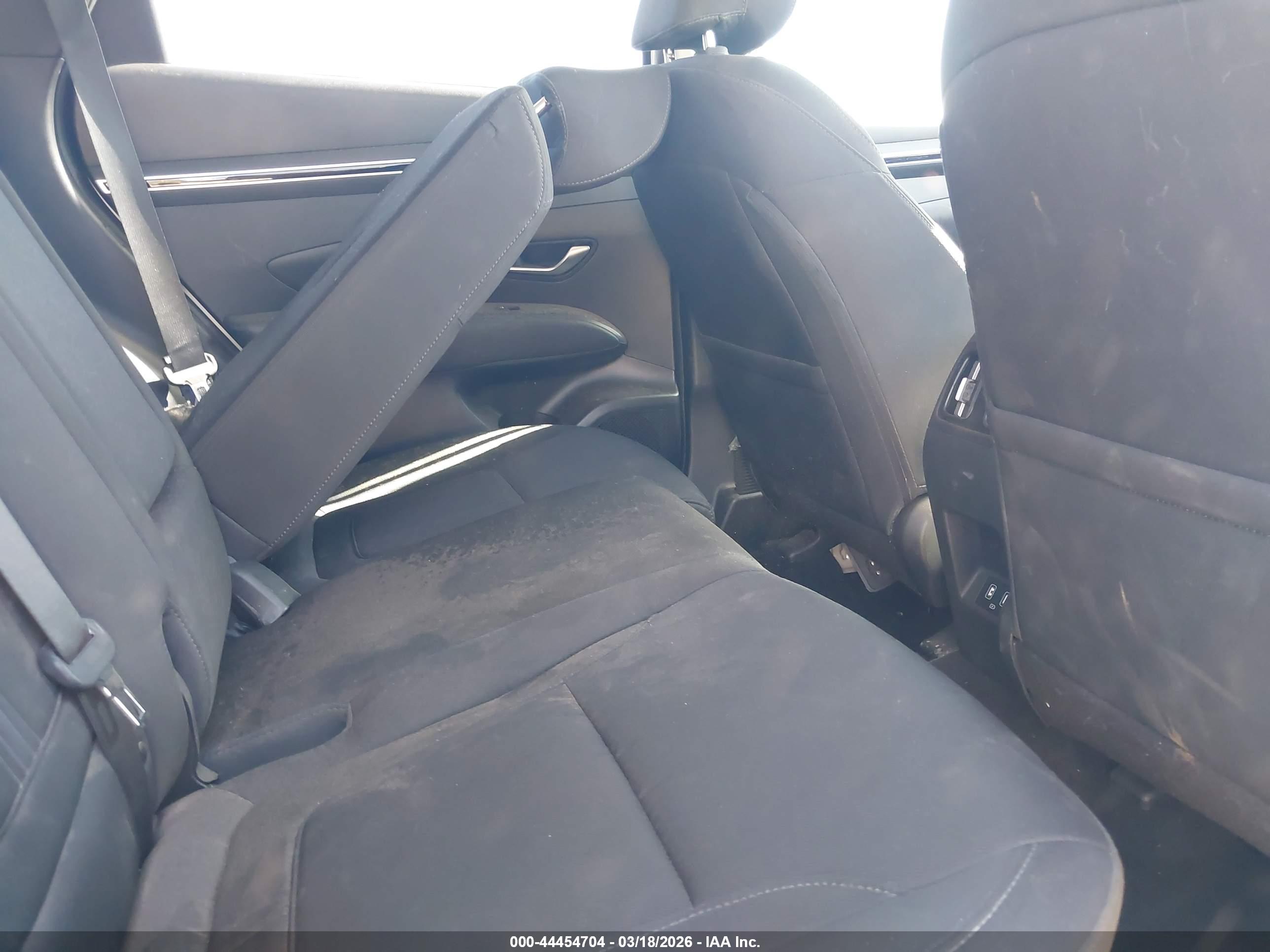 HYUNDAI TUCSON image 8