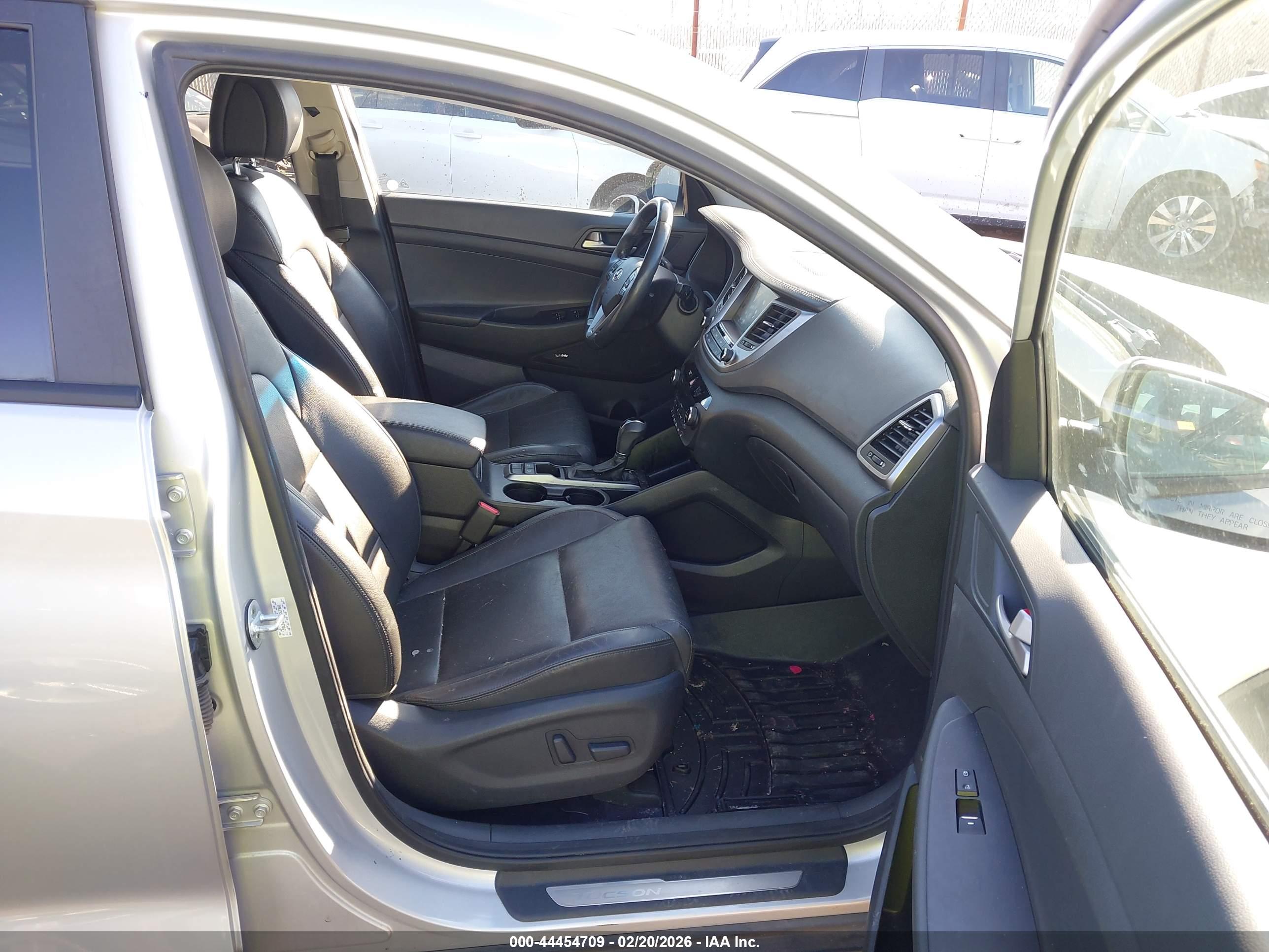 HYUNDAI TUCSON image 5