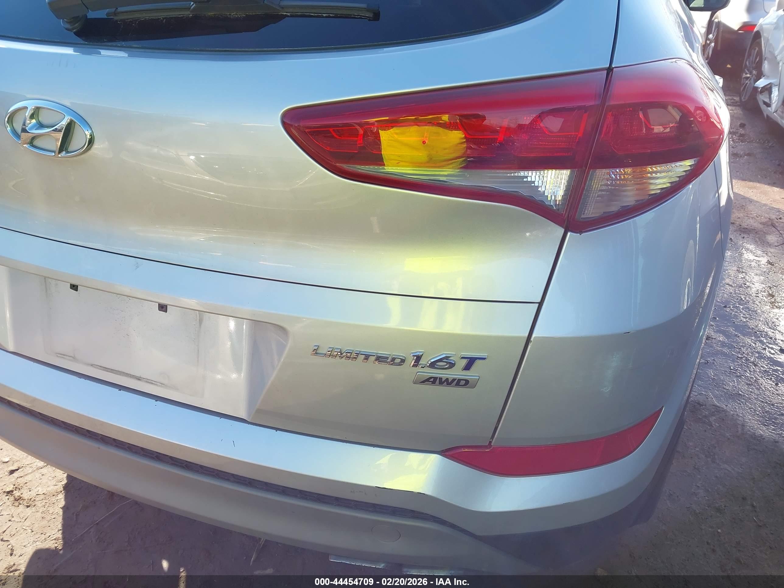 HYUNDAI TUCSON image 6