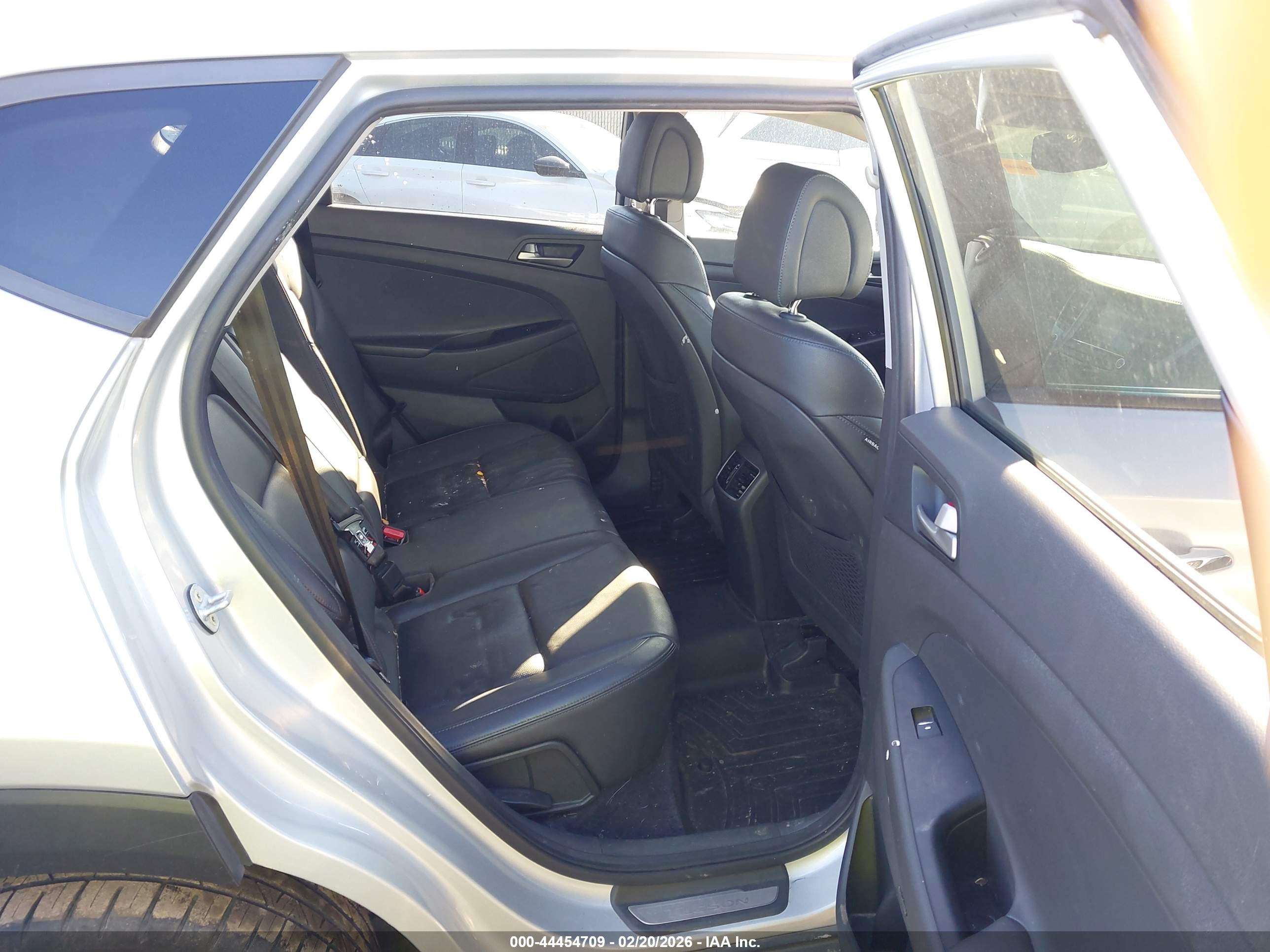 HYUNDAI TUCSON image 8