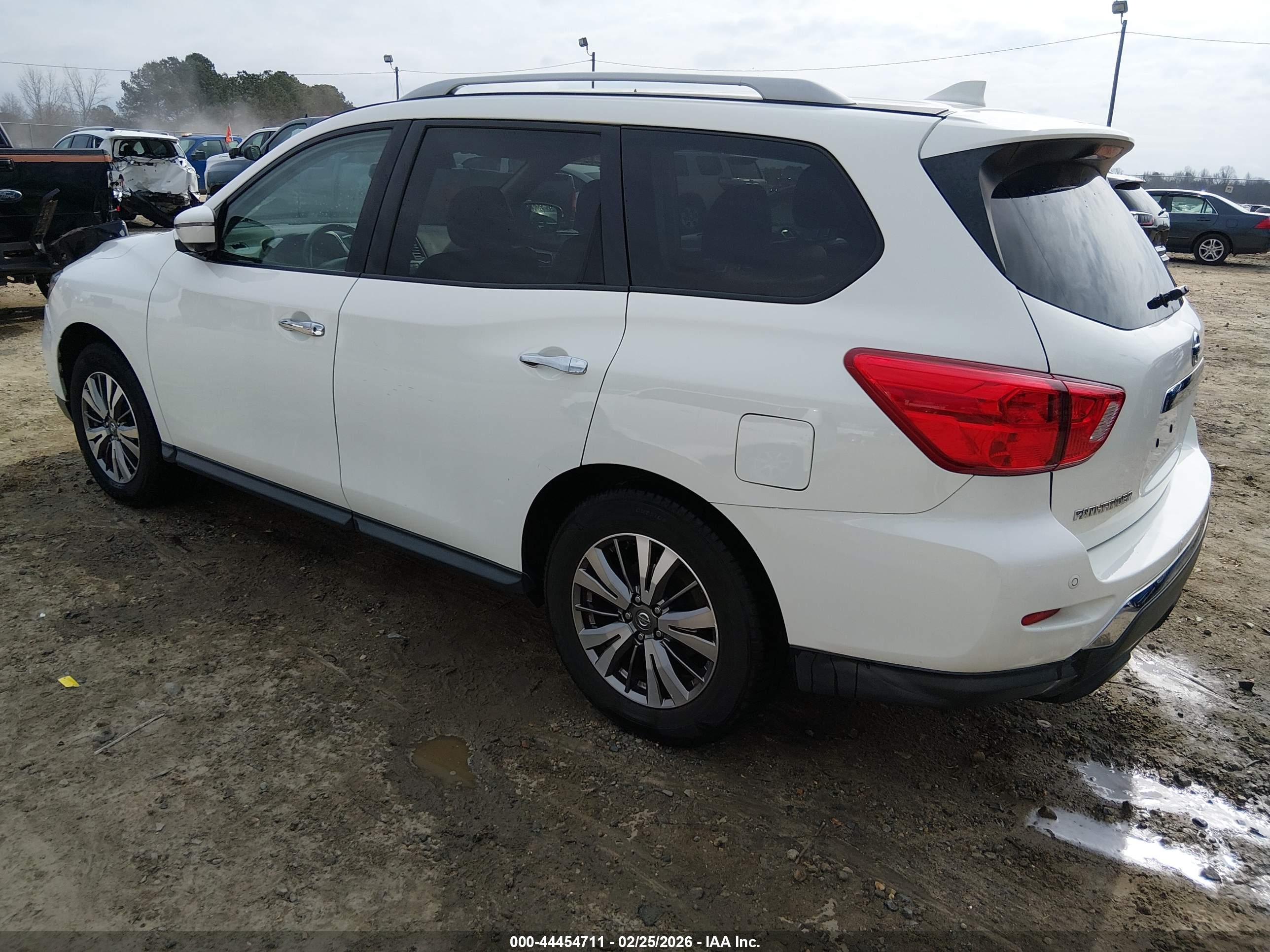 NISSAN PATHFINDER image 3