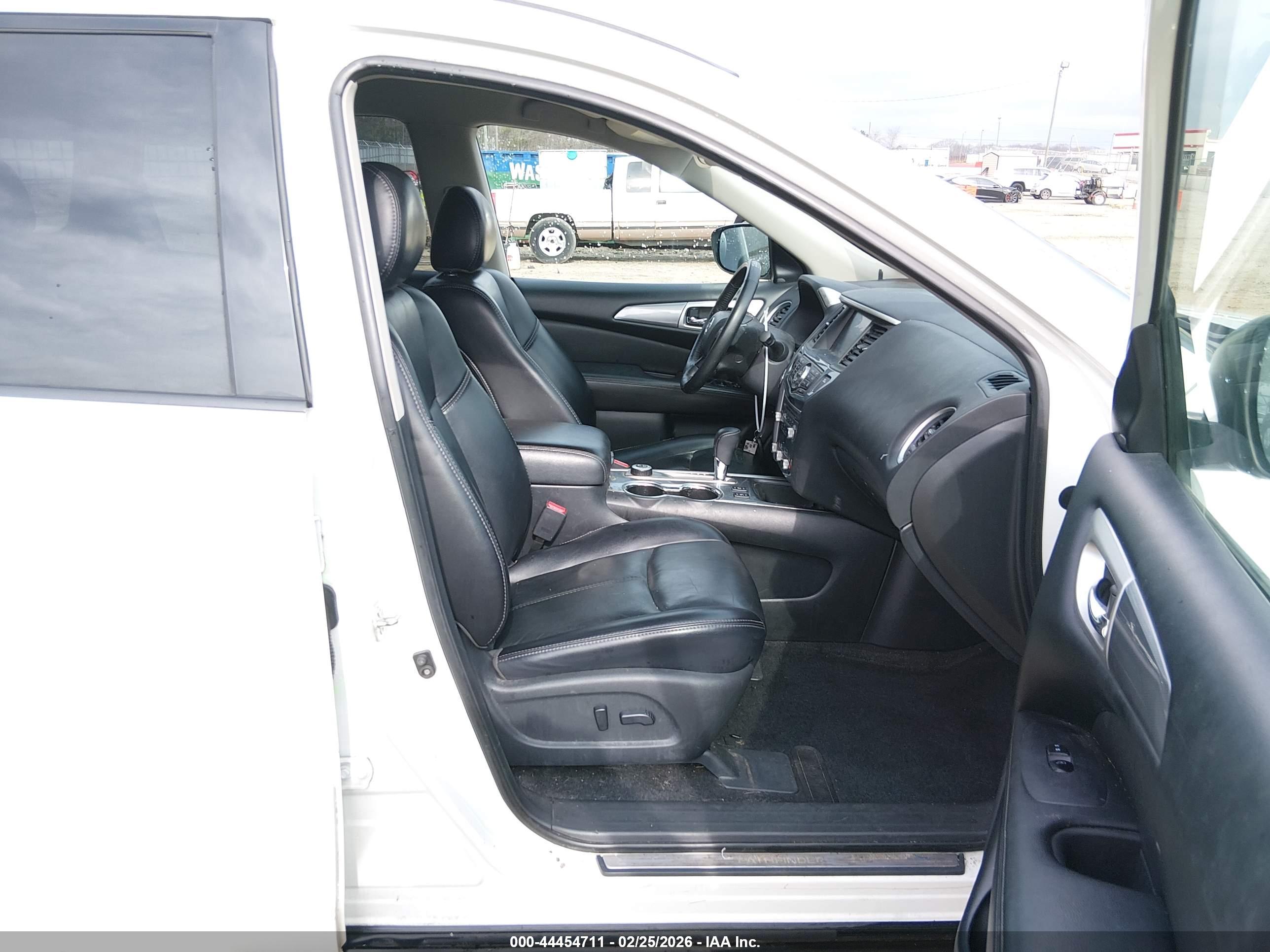 NISSAN PATHFINDER image 5