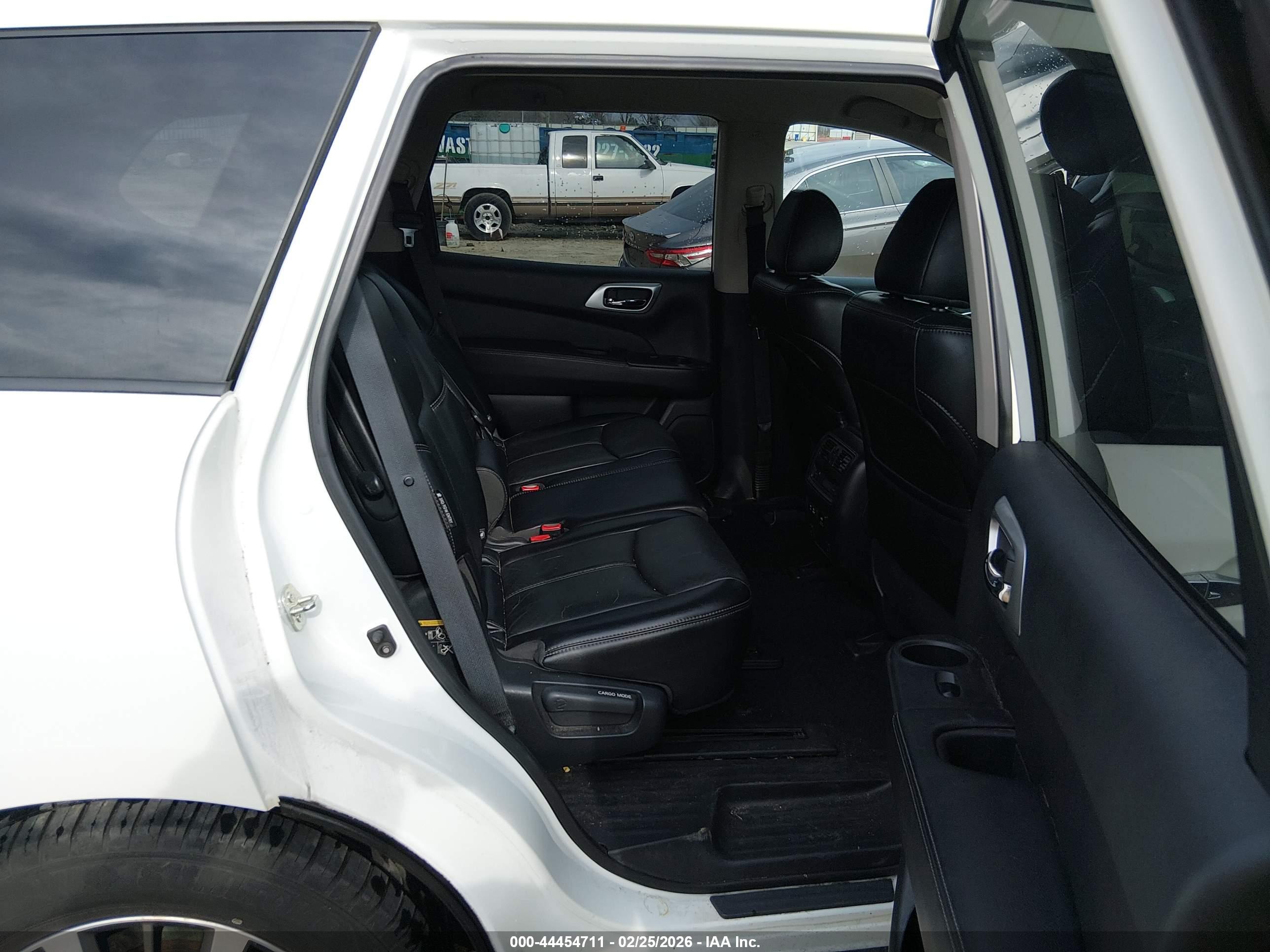 NISSAN PATHFINDER image 8