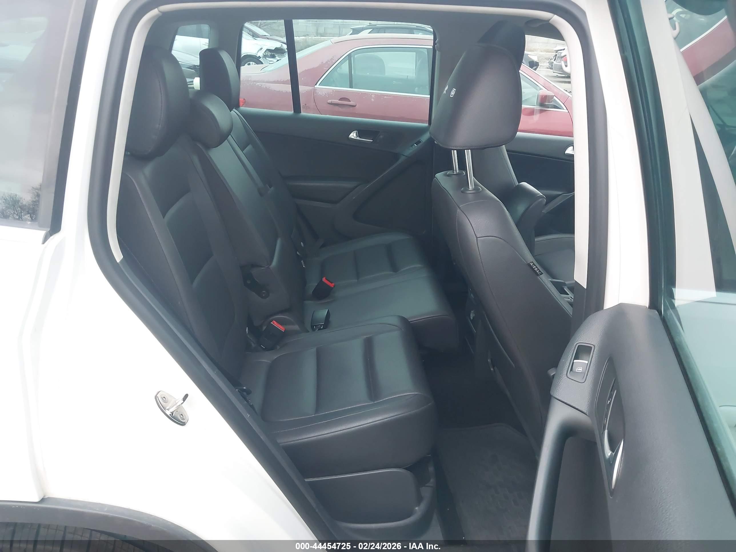 VOLKSWAGEN TIGUAN image 8