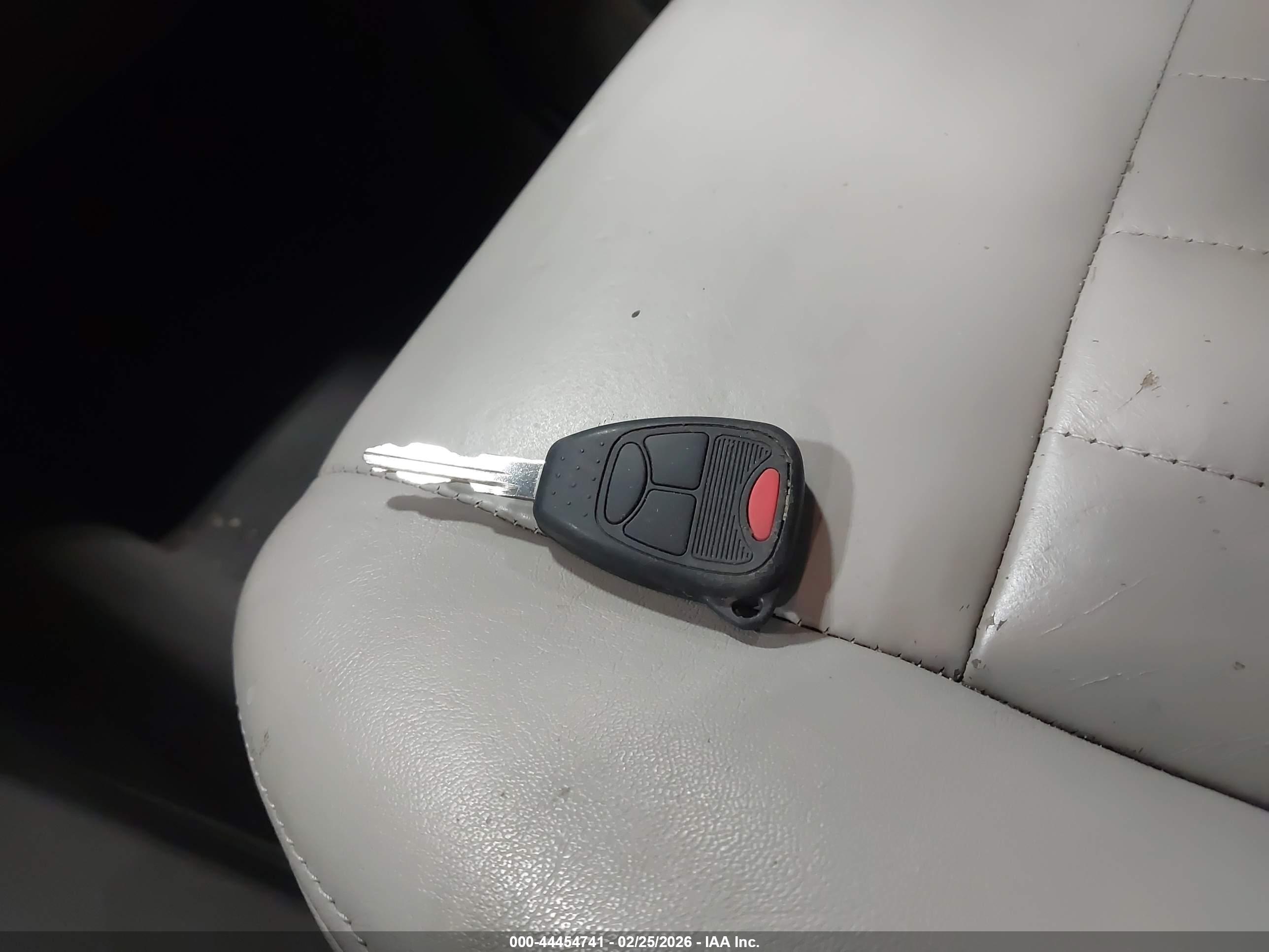 JEEP LIBERTY image 11