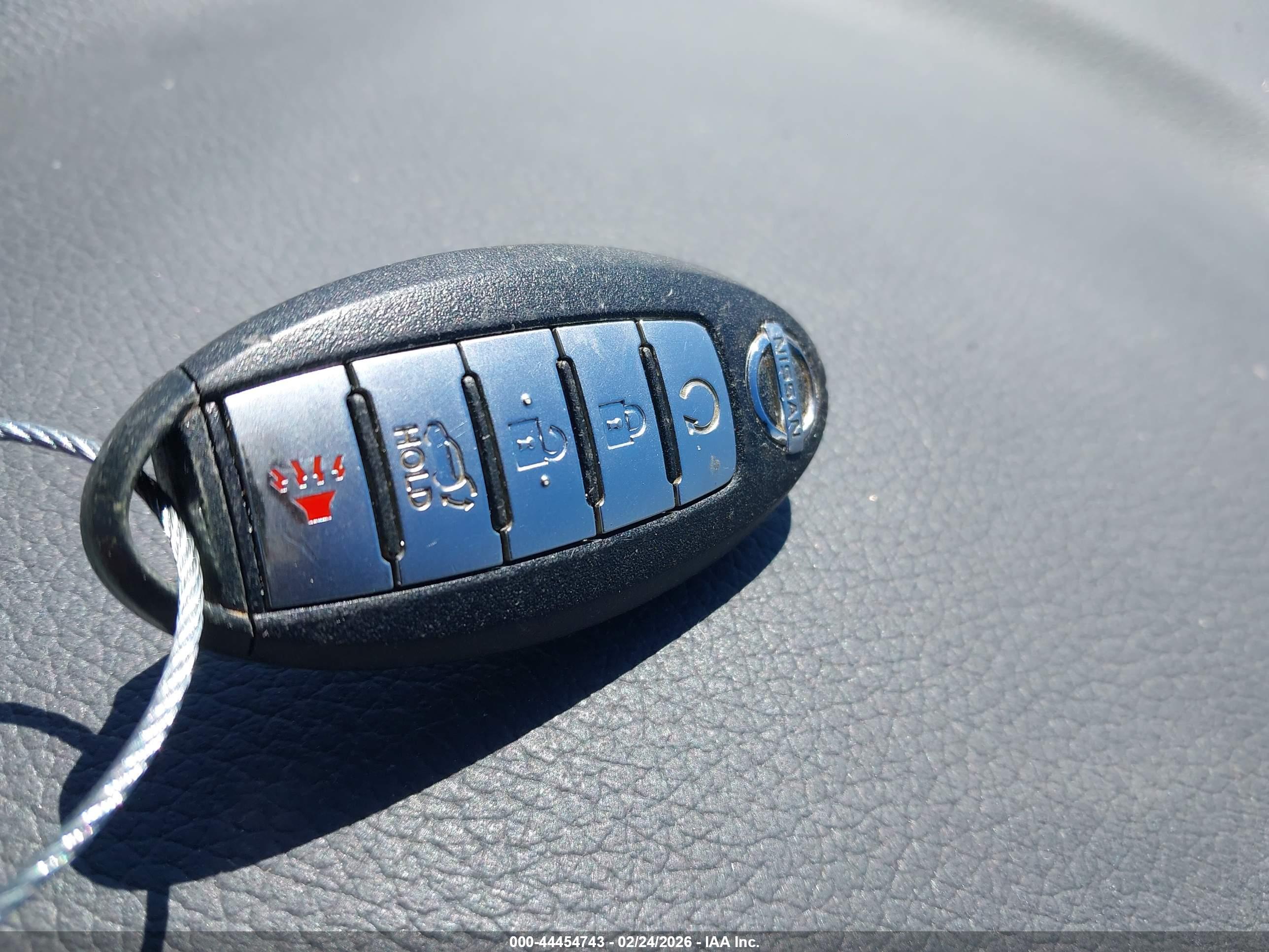 NISSAN ROGUE image 11