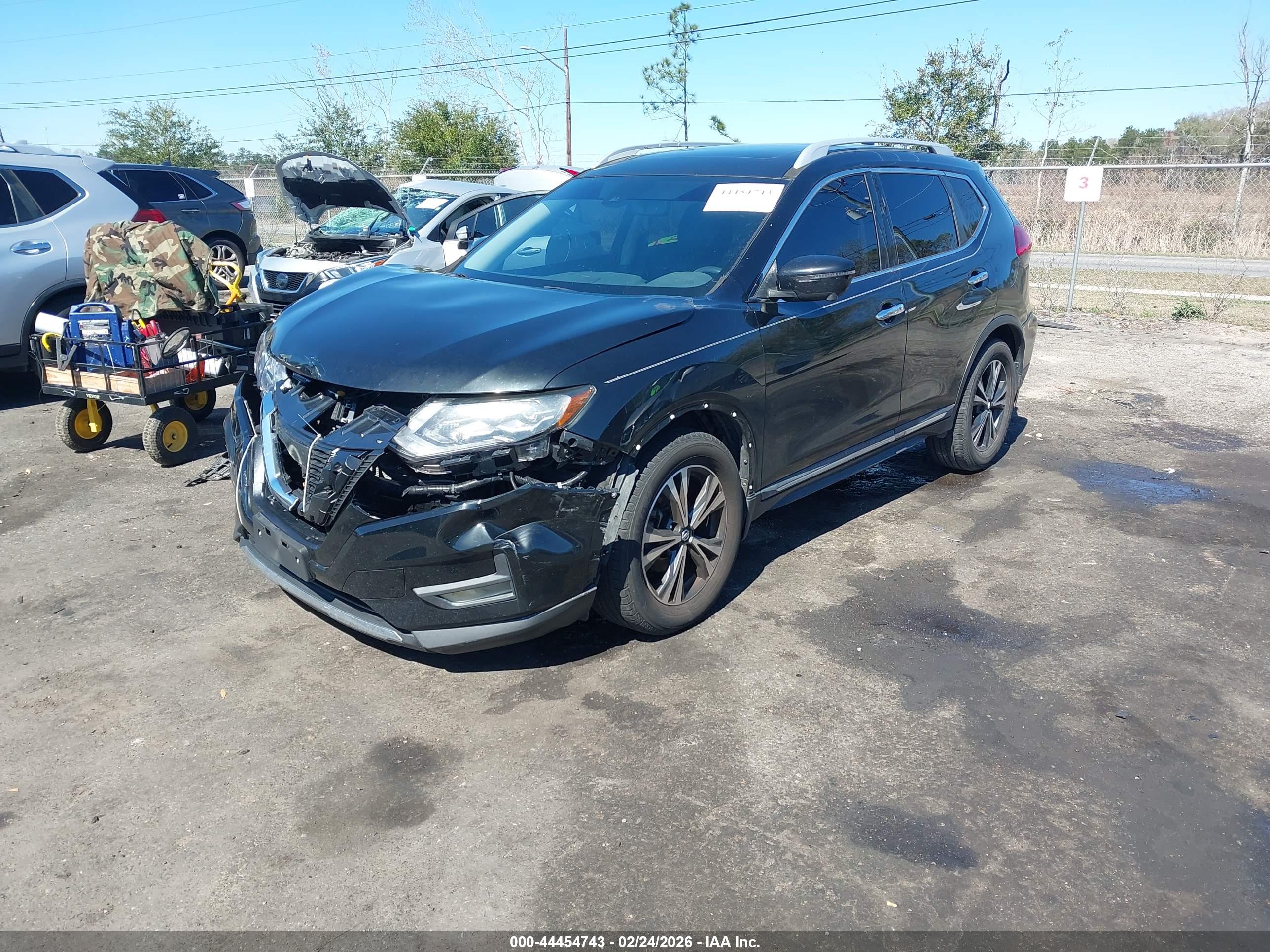 NISSAN ROGUE image 2