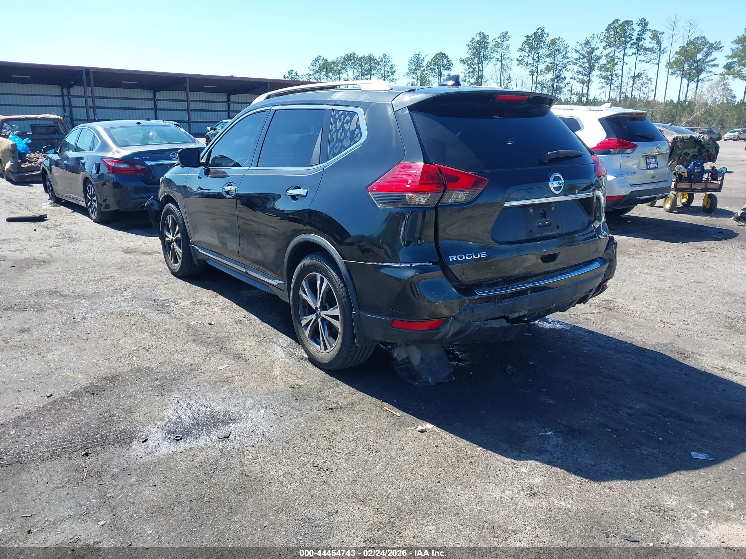 NISSAN ROGUE image 3