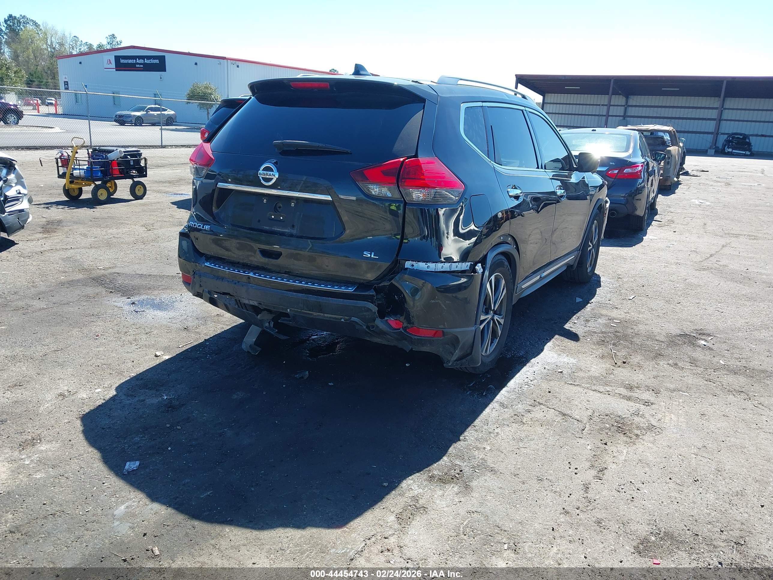 NISSAN ROGUE image 4