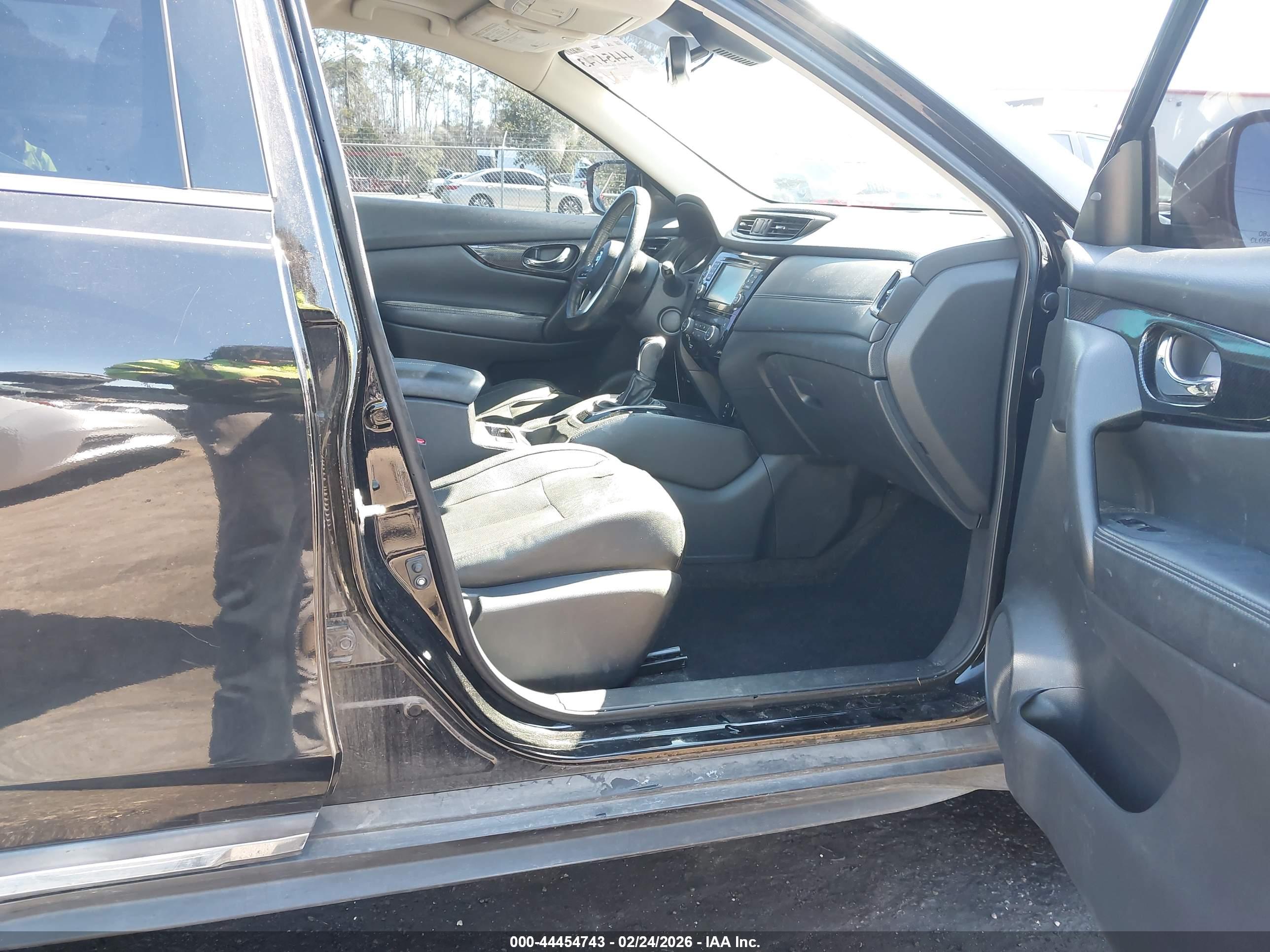 NISSAN ROGUE image 5