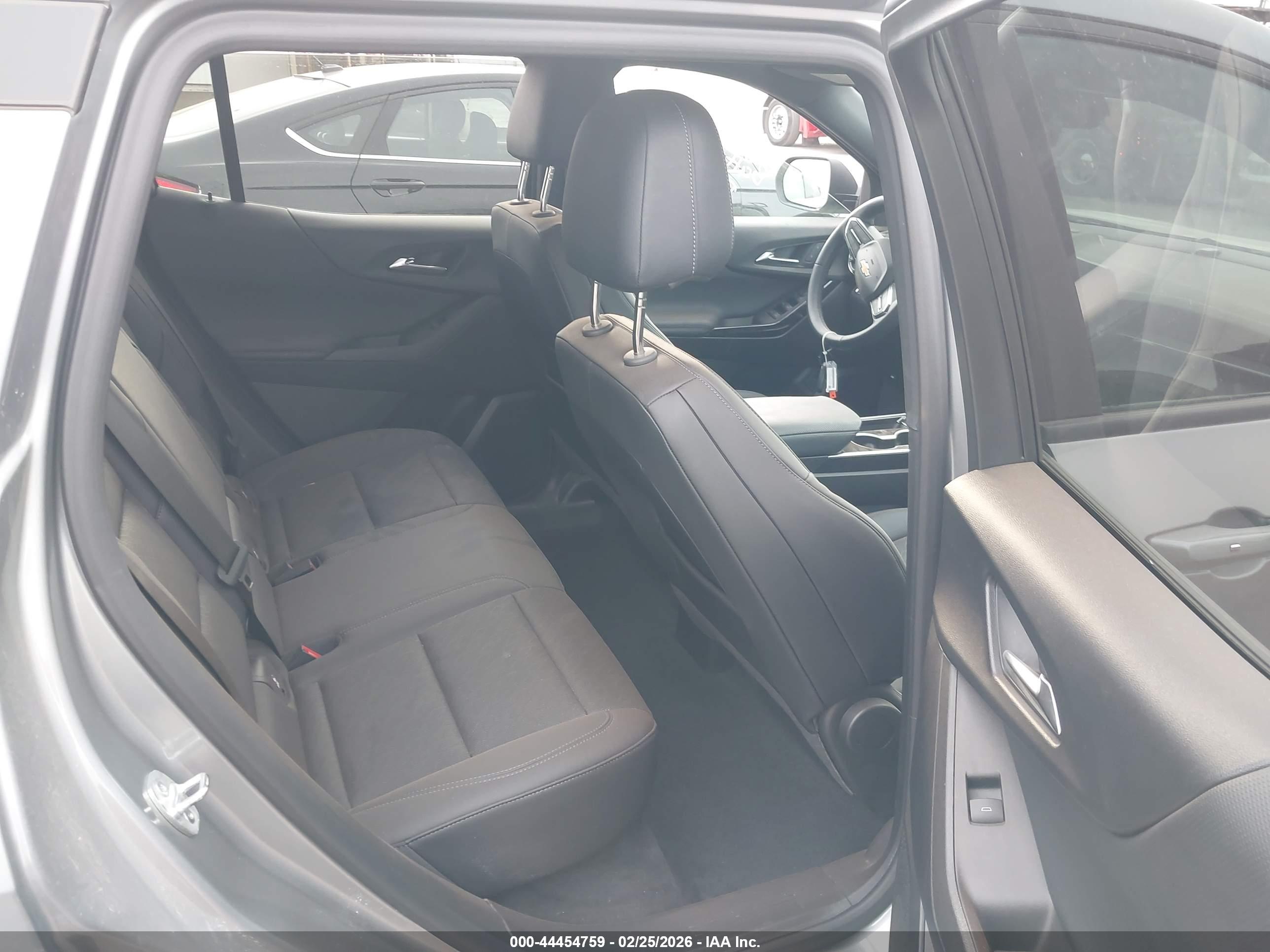 CHEVROLET EQUINOX image 8