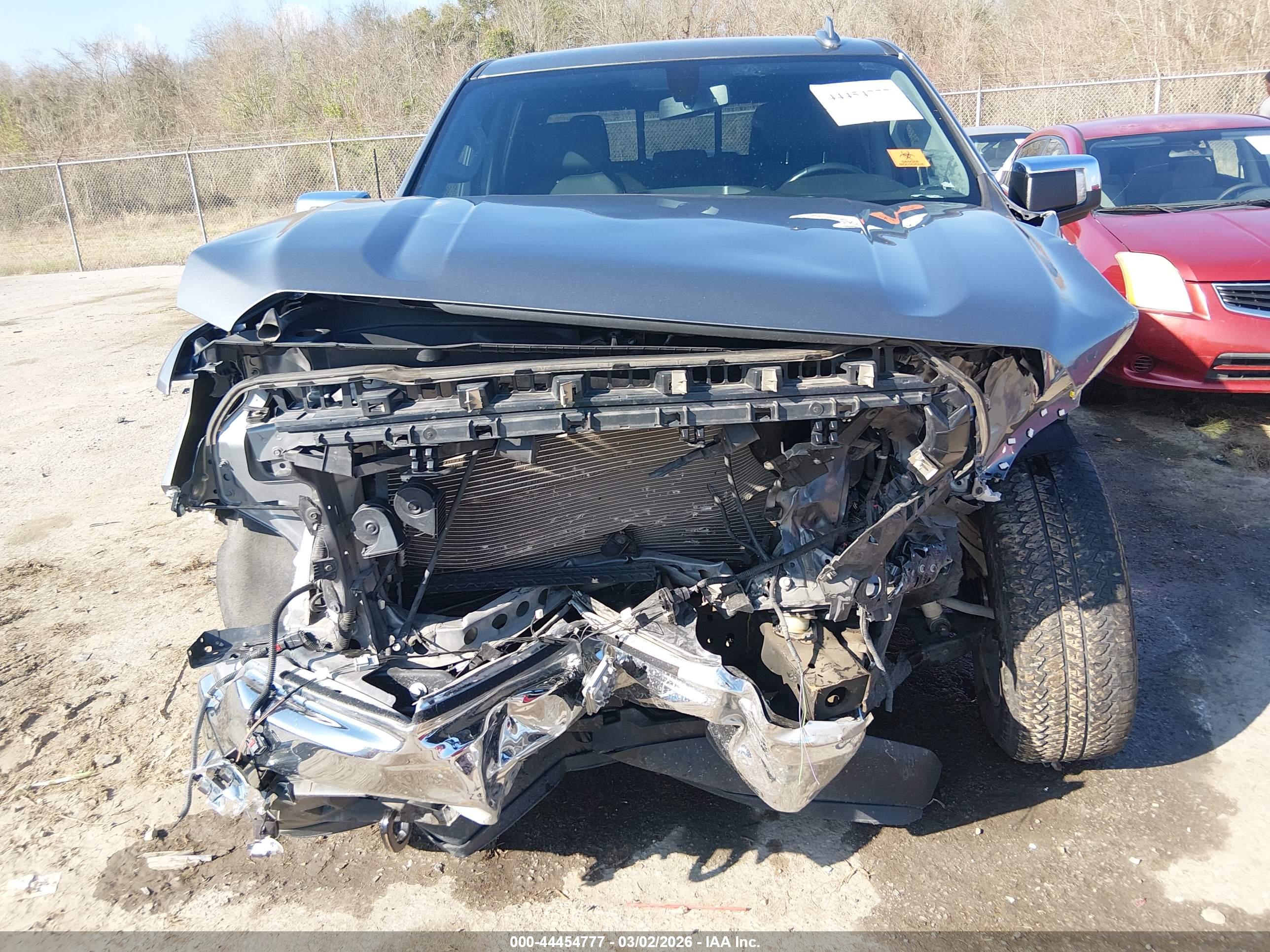 GMC SIERRA image 10