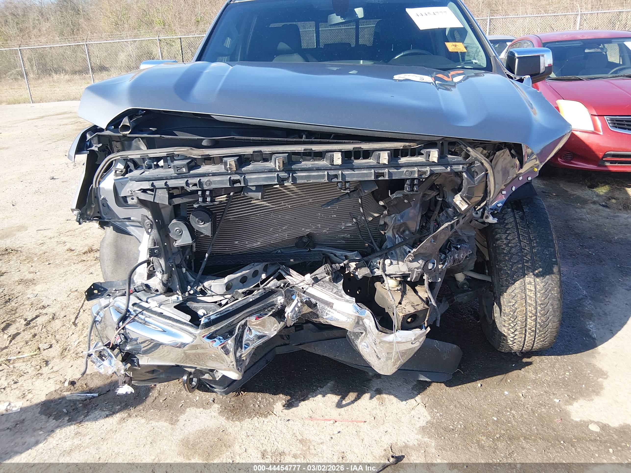 GMC SIERRA image 6