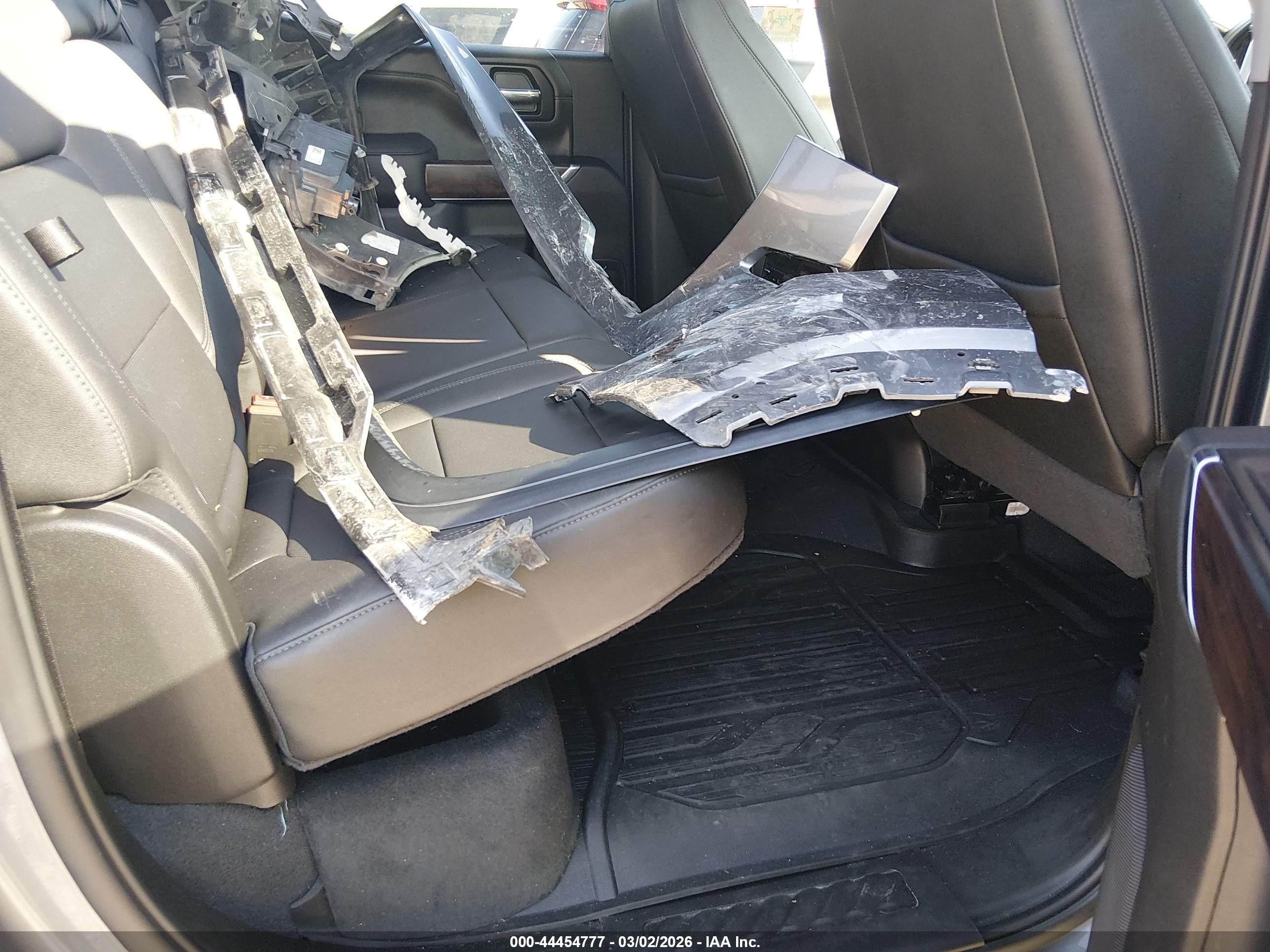 GMC SIERRA image 8