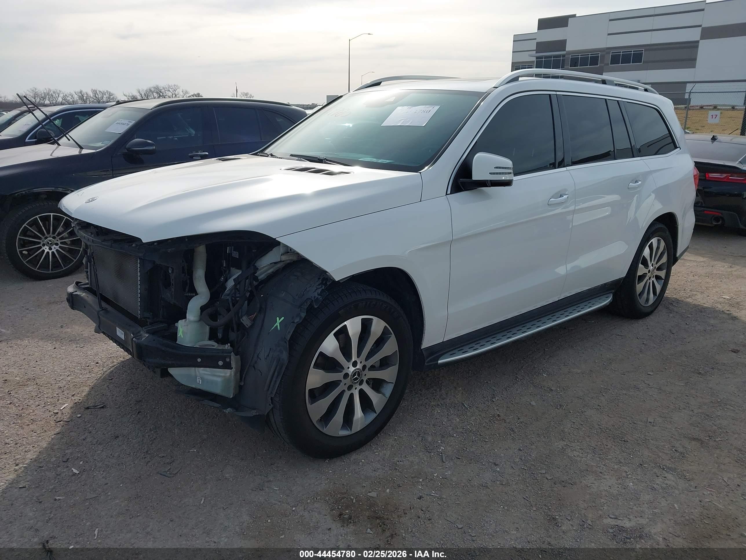 MERCEDES-BENZ GLS image 2