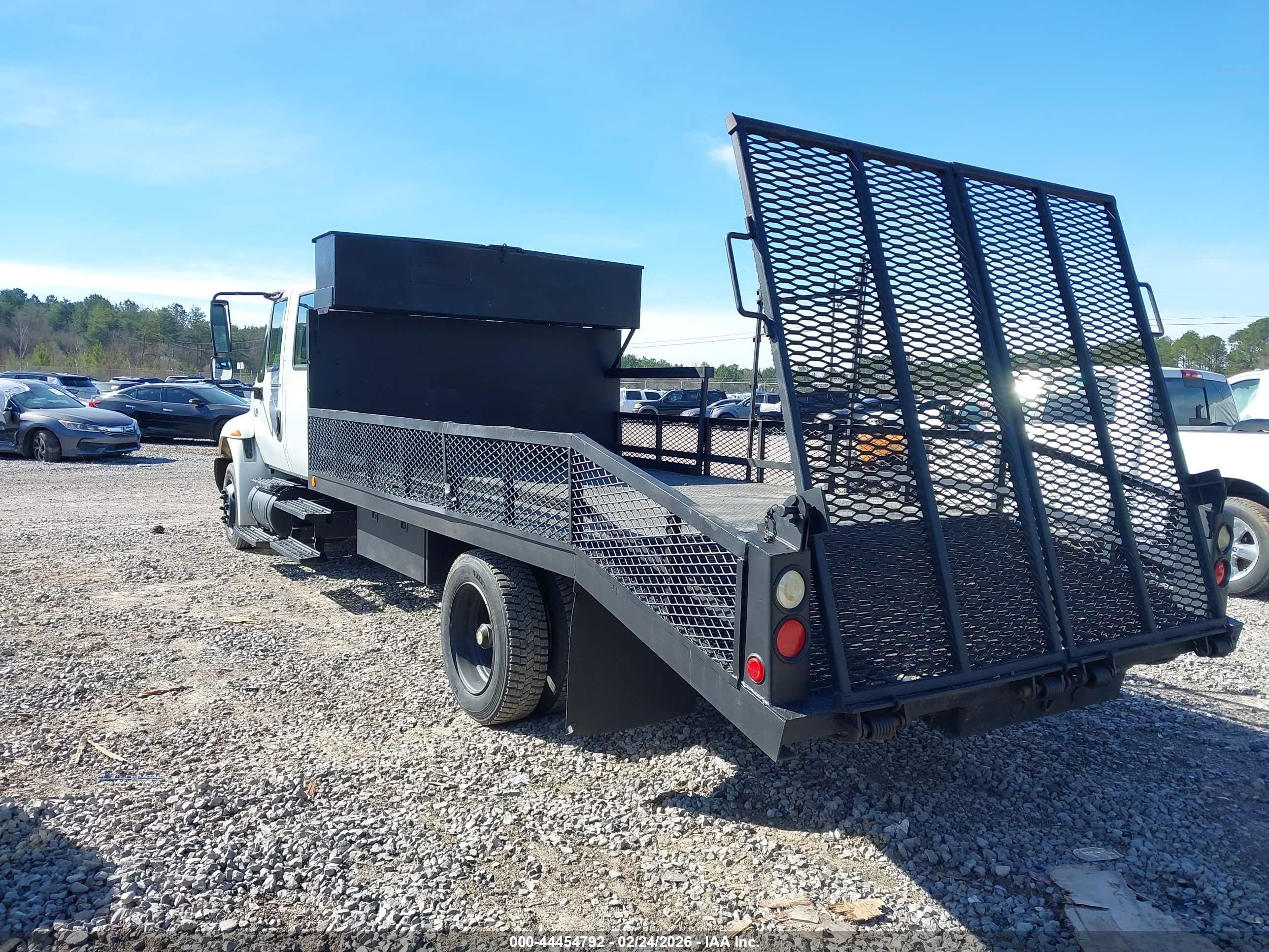 INTERNATIONAL 4000 image 3