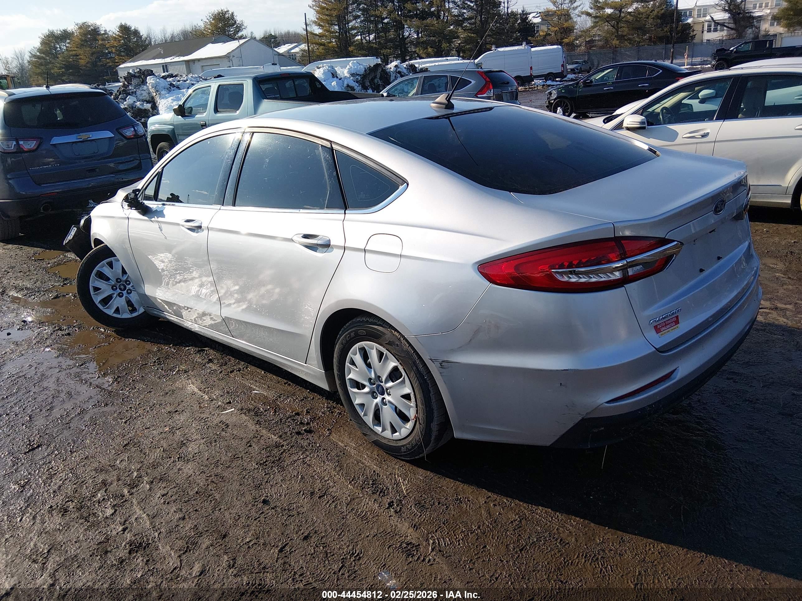 FORD FUSION image 3