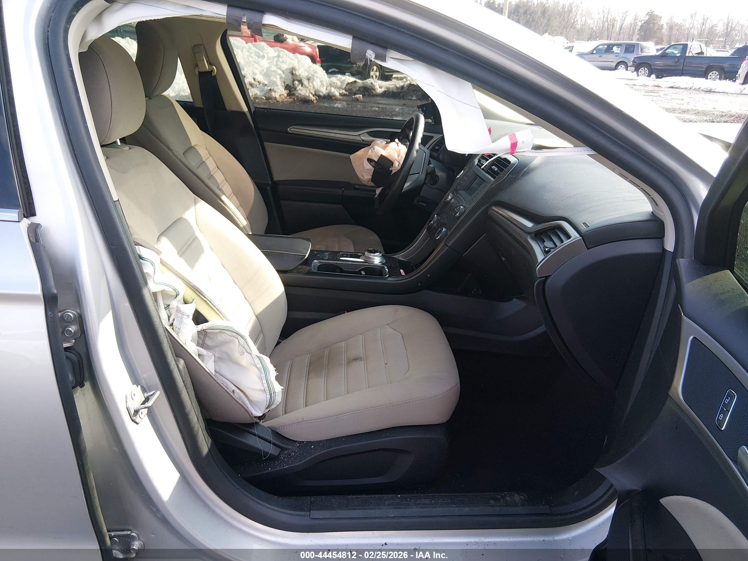 FORD FUSION image 5