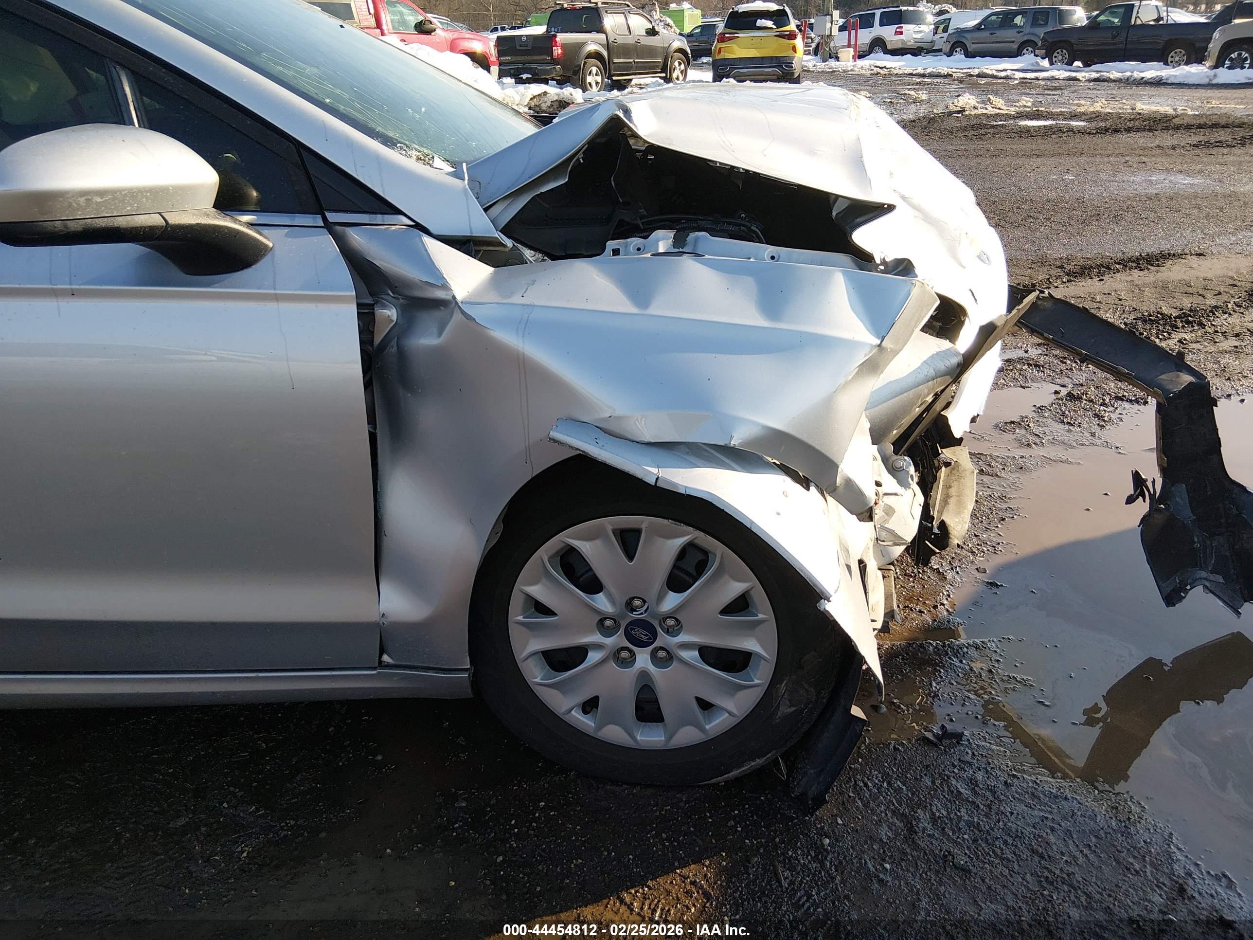 FORD FUSION image 6