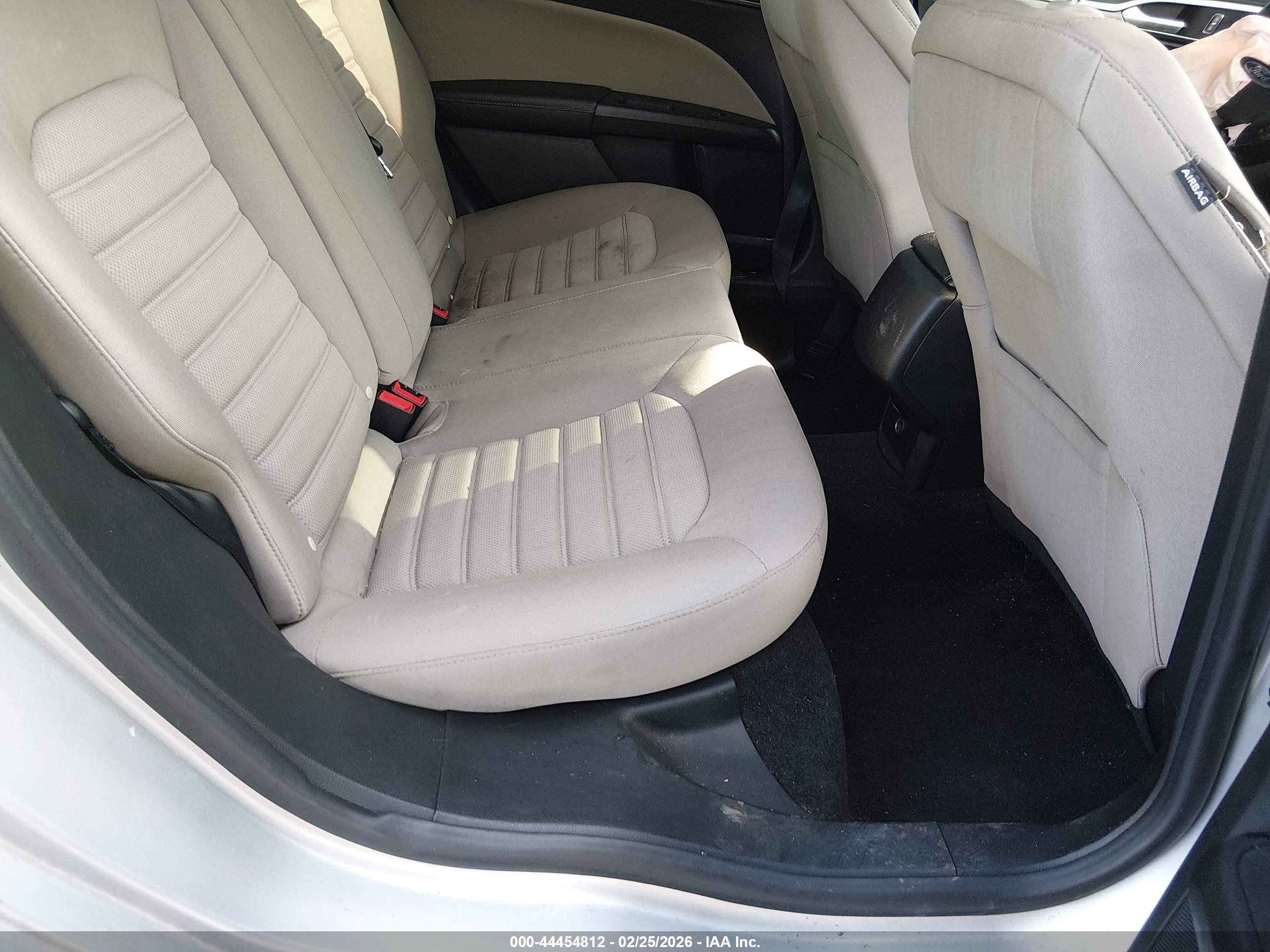 FORD FUSION image 8