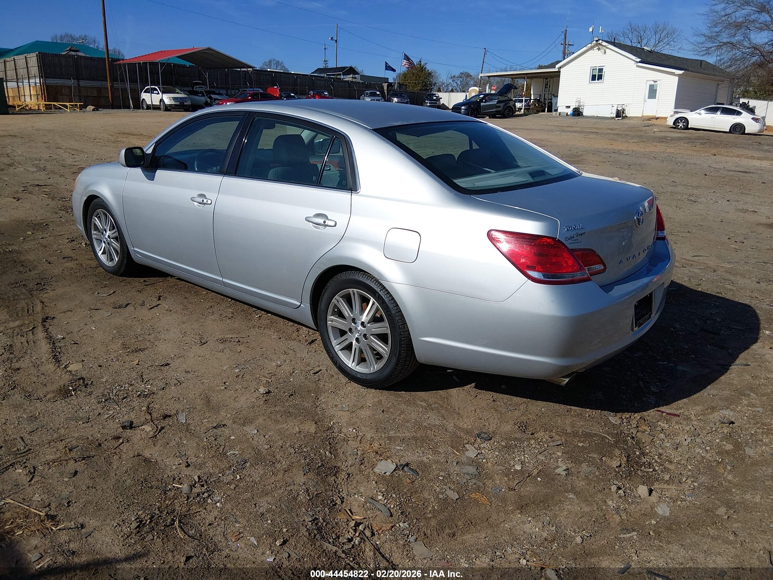 TOYOTA AVALON image 3