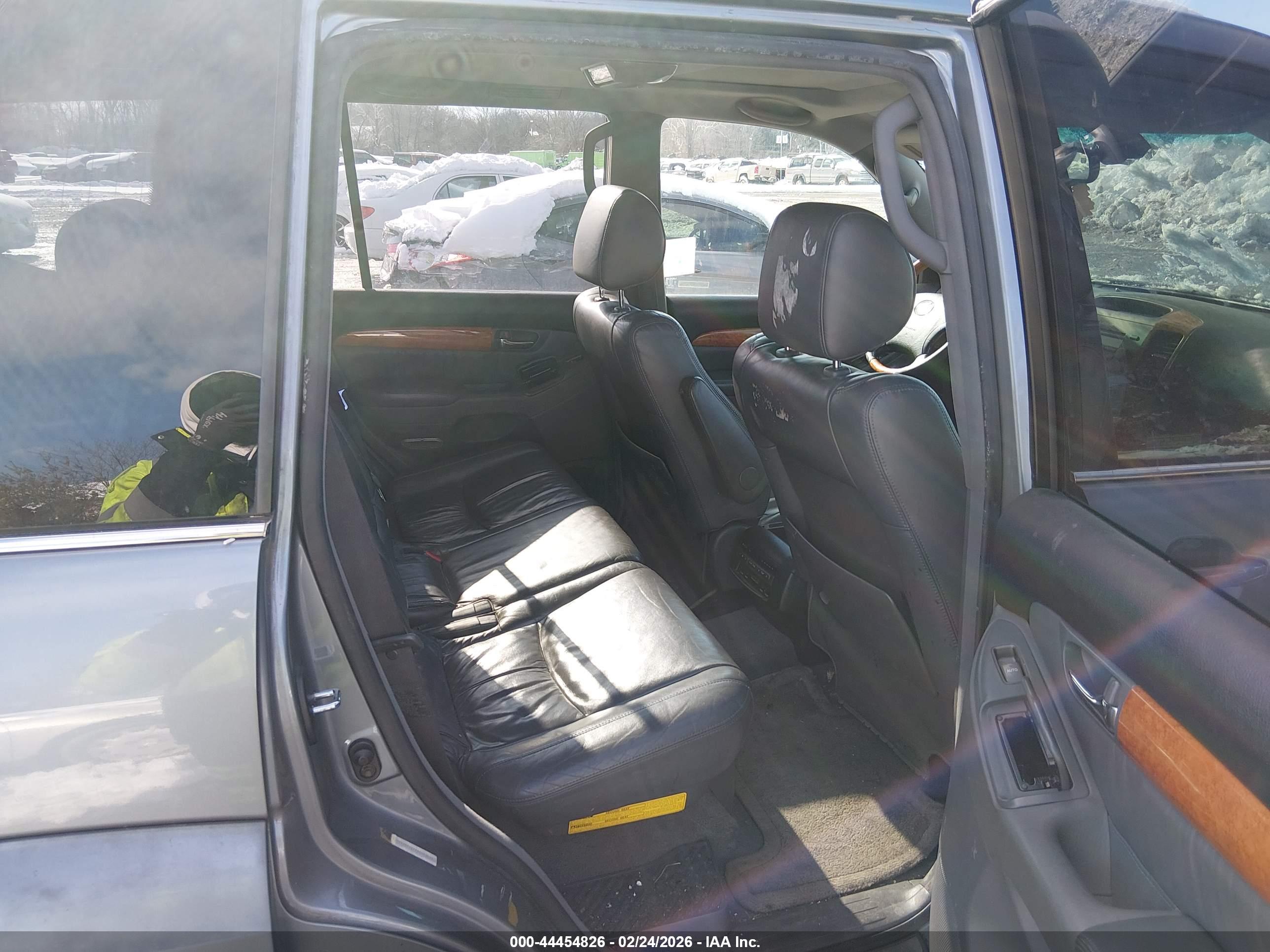 LEXUS GX image 8