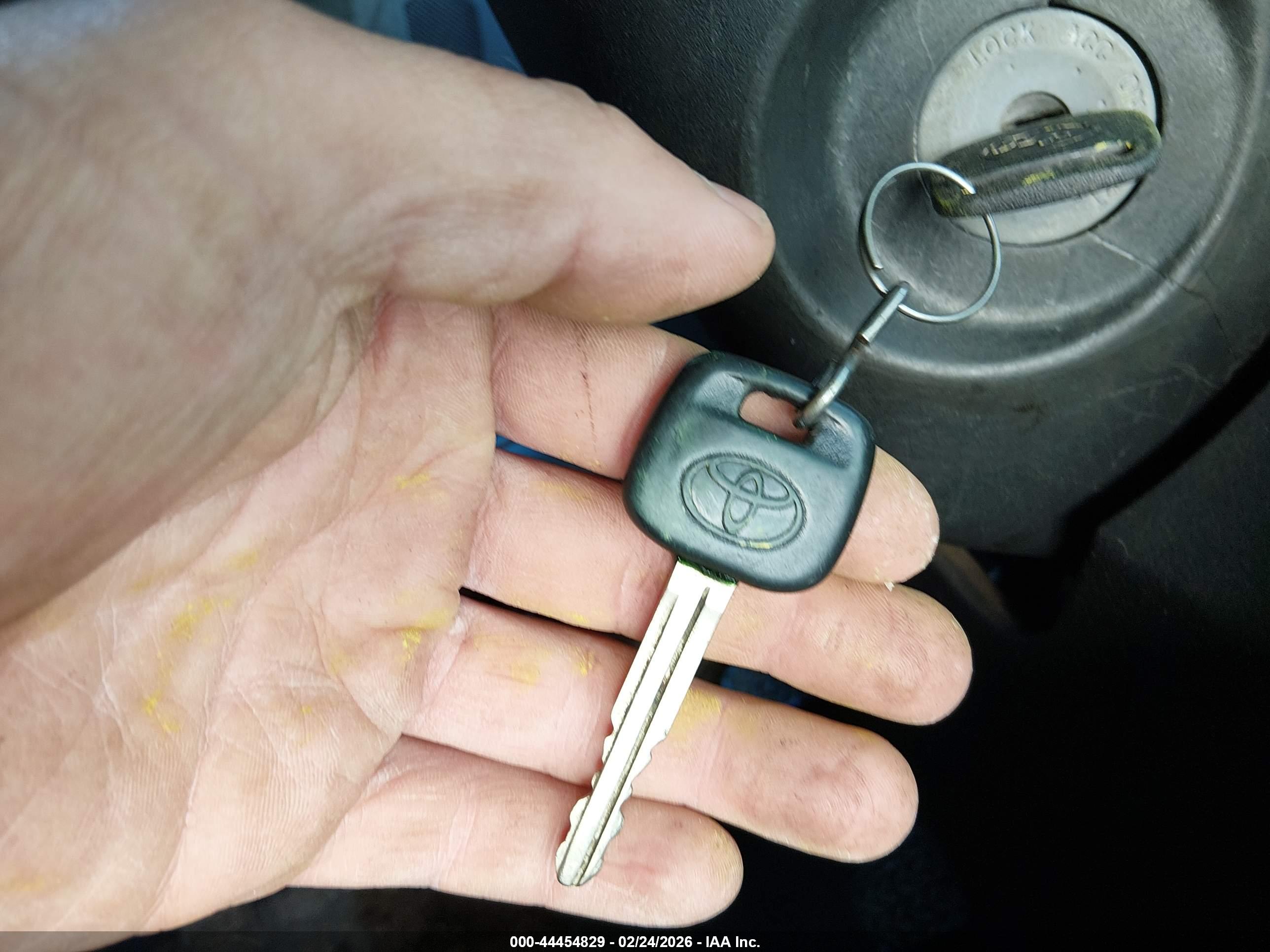 TOYOTA YARIS image 11