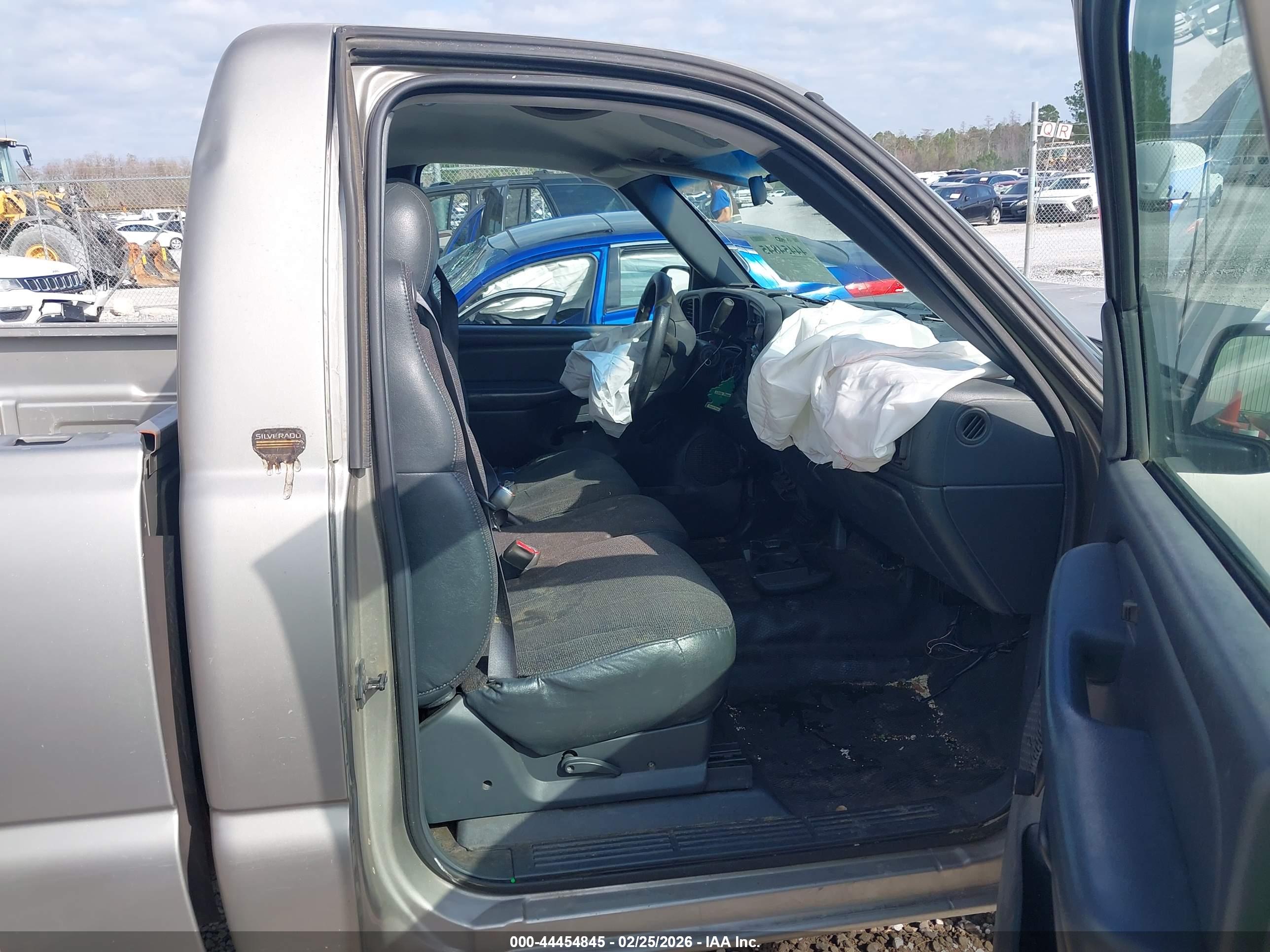 CHEVROLET SILVERADO image 5