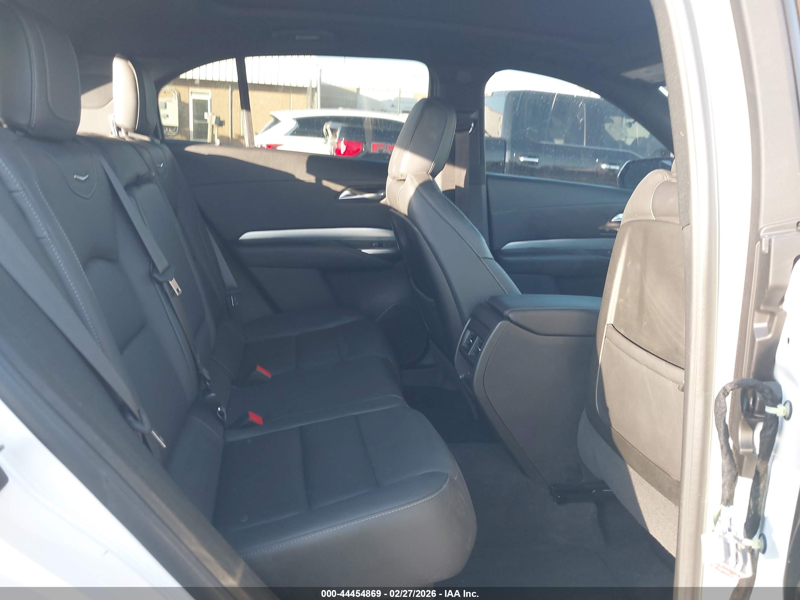CADILLAC XT4 image 8