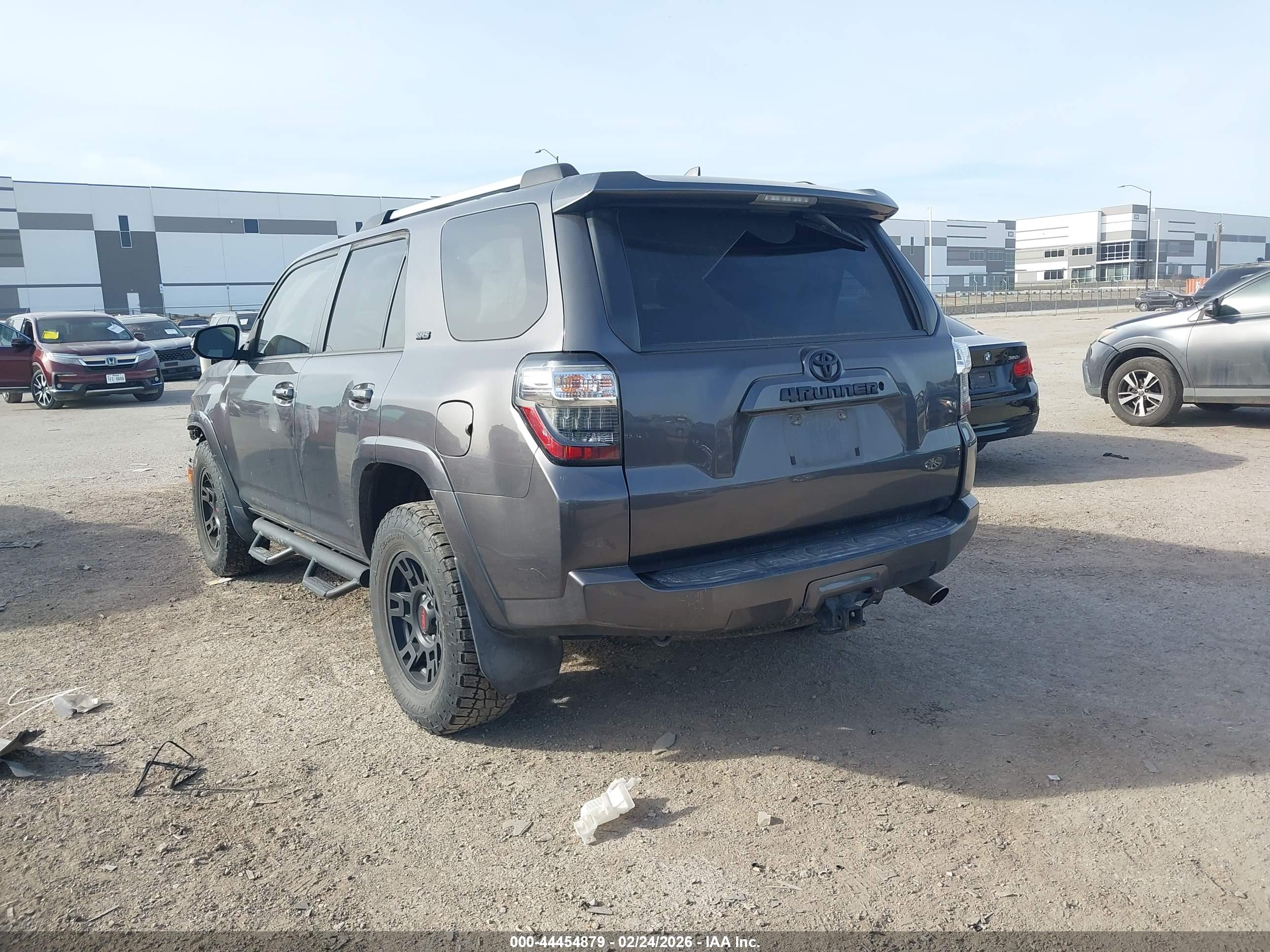 TOYOTA 4RUNNER image 3