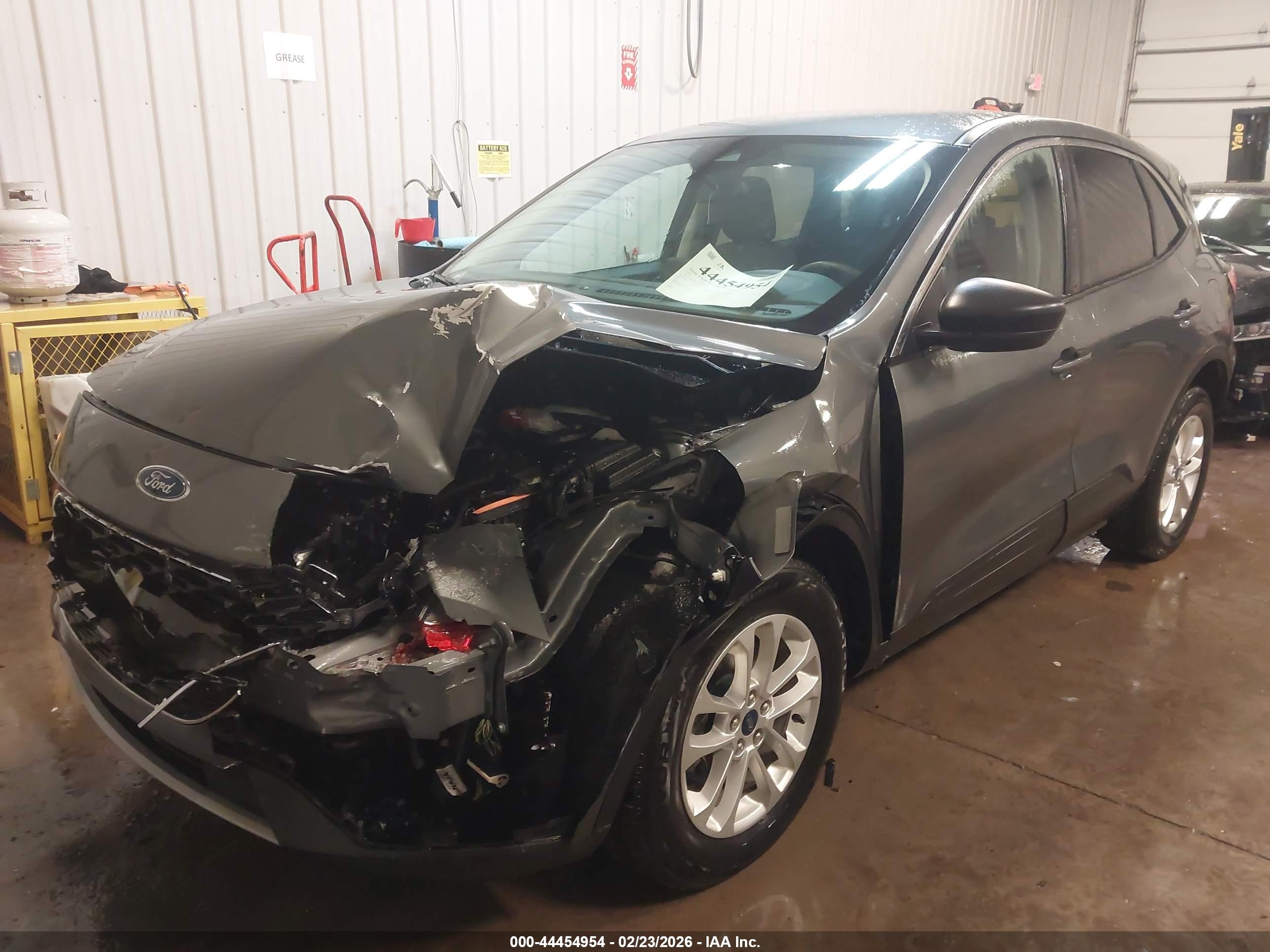 FORD ESCAPE image 2