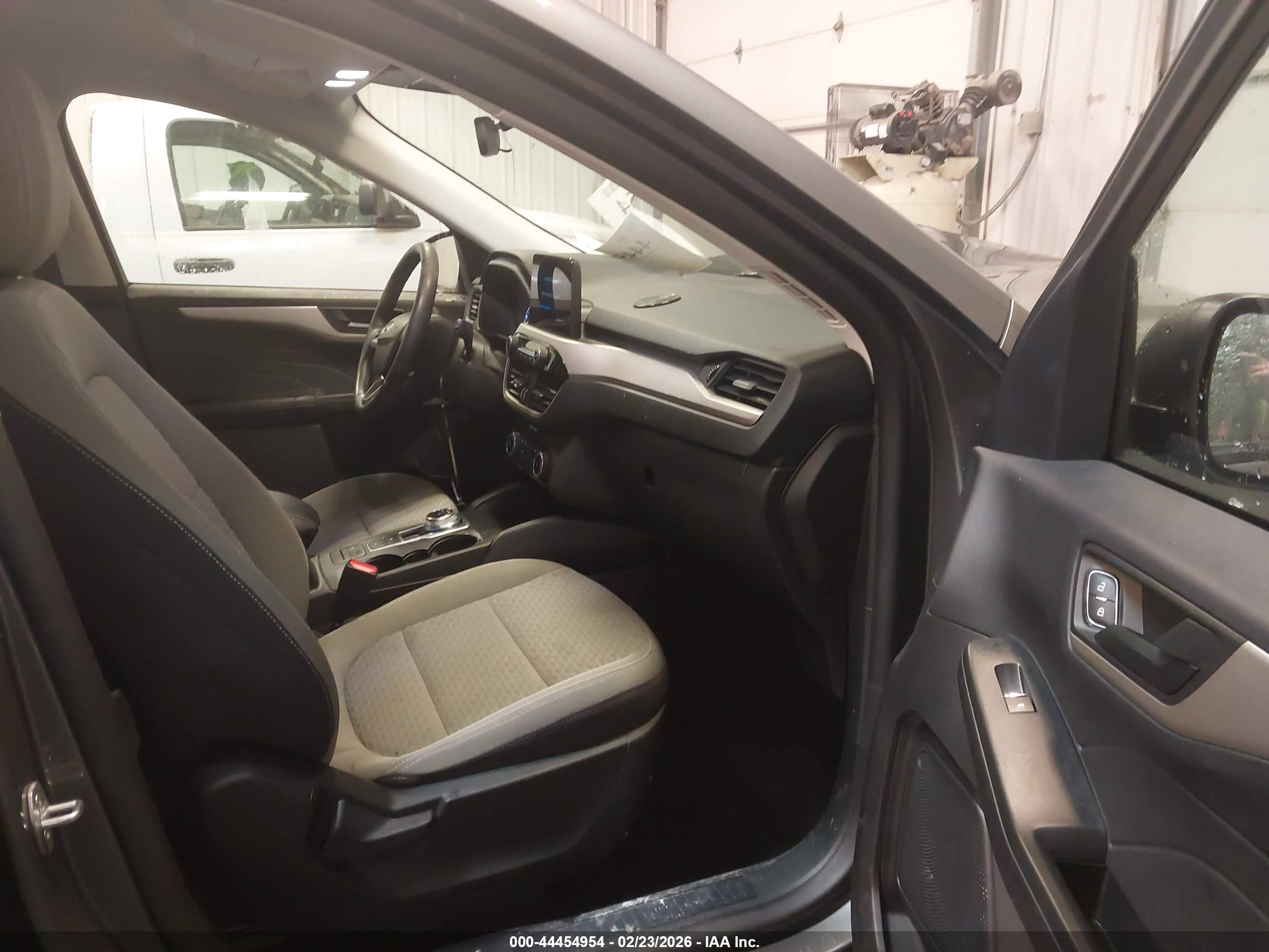 FORD ESCAPE image 5