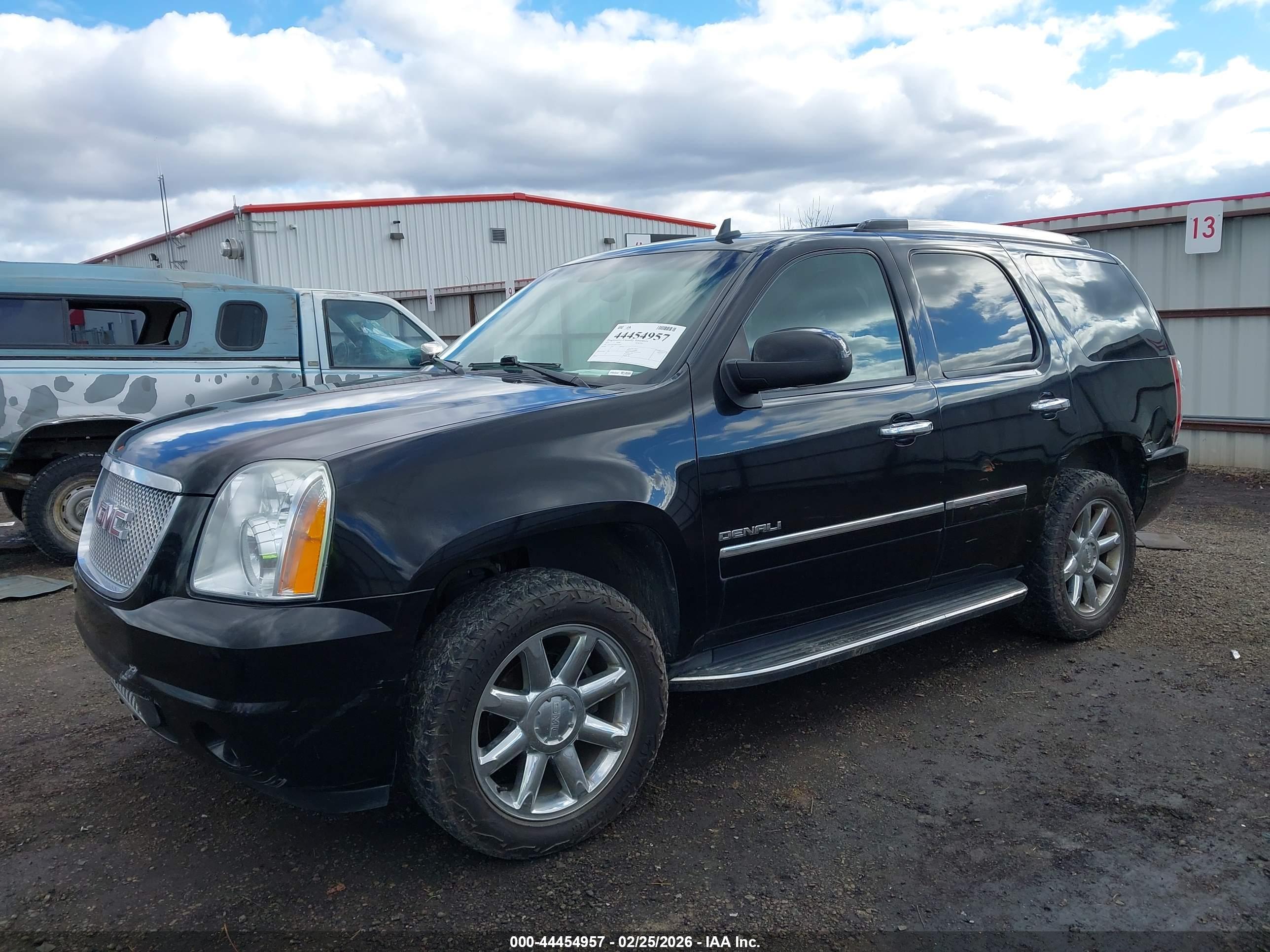 GMC YUKON image 2