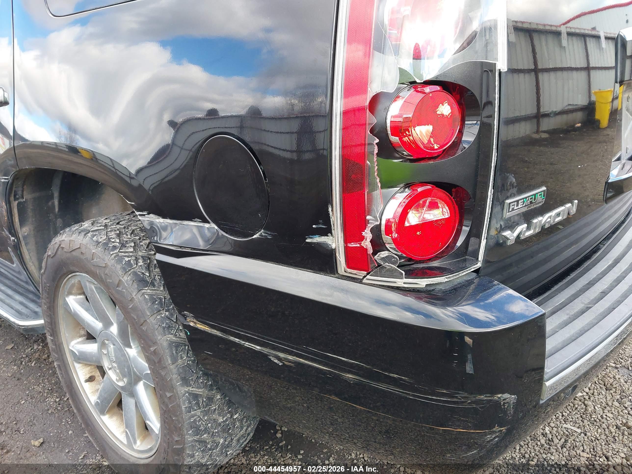GMC YUKON image 6