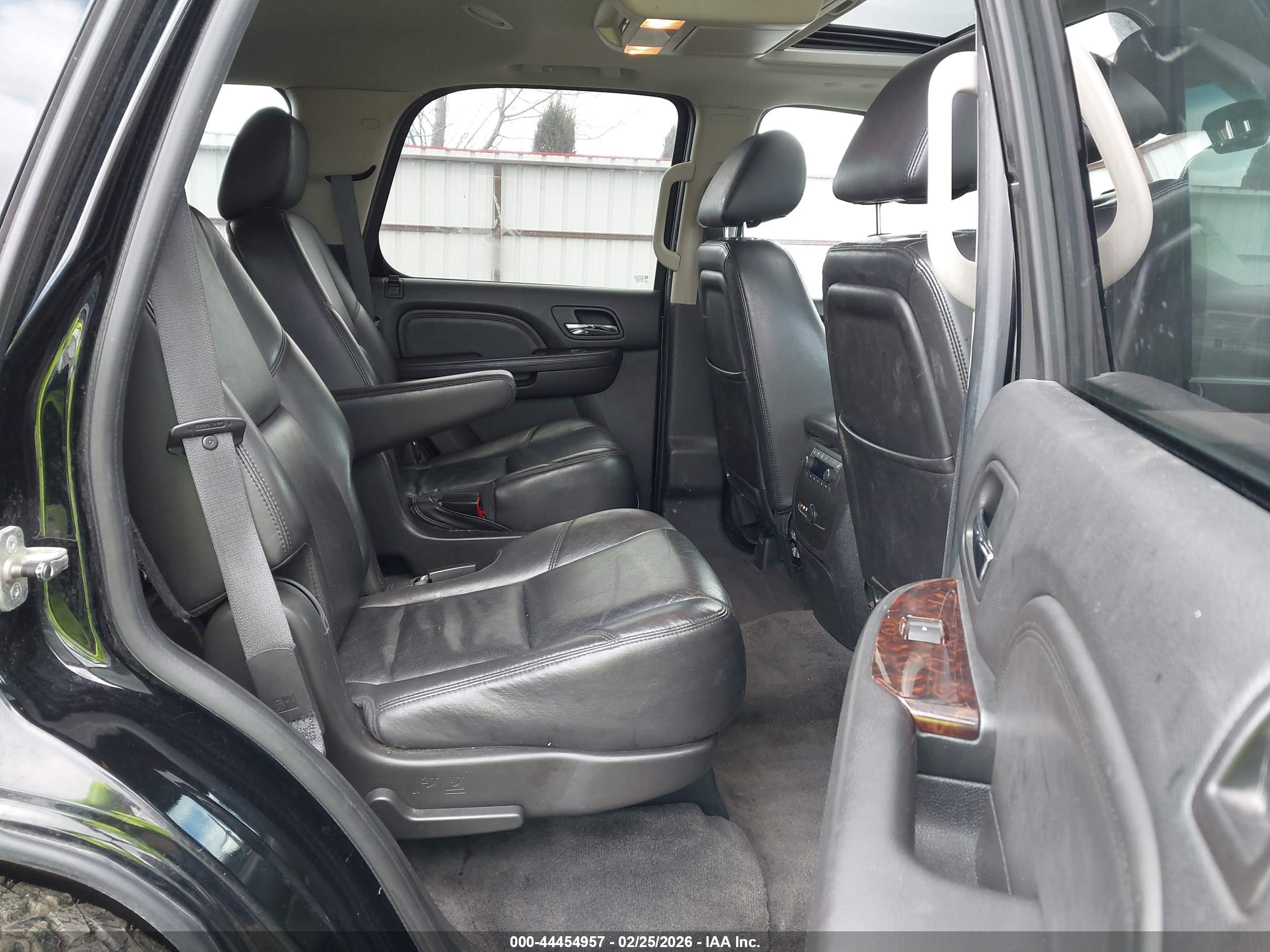 GMC YUKON image 8
