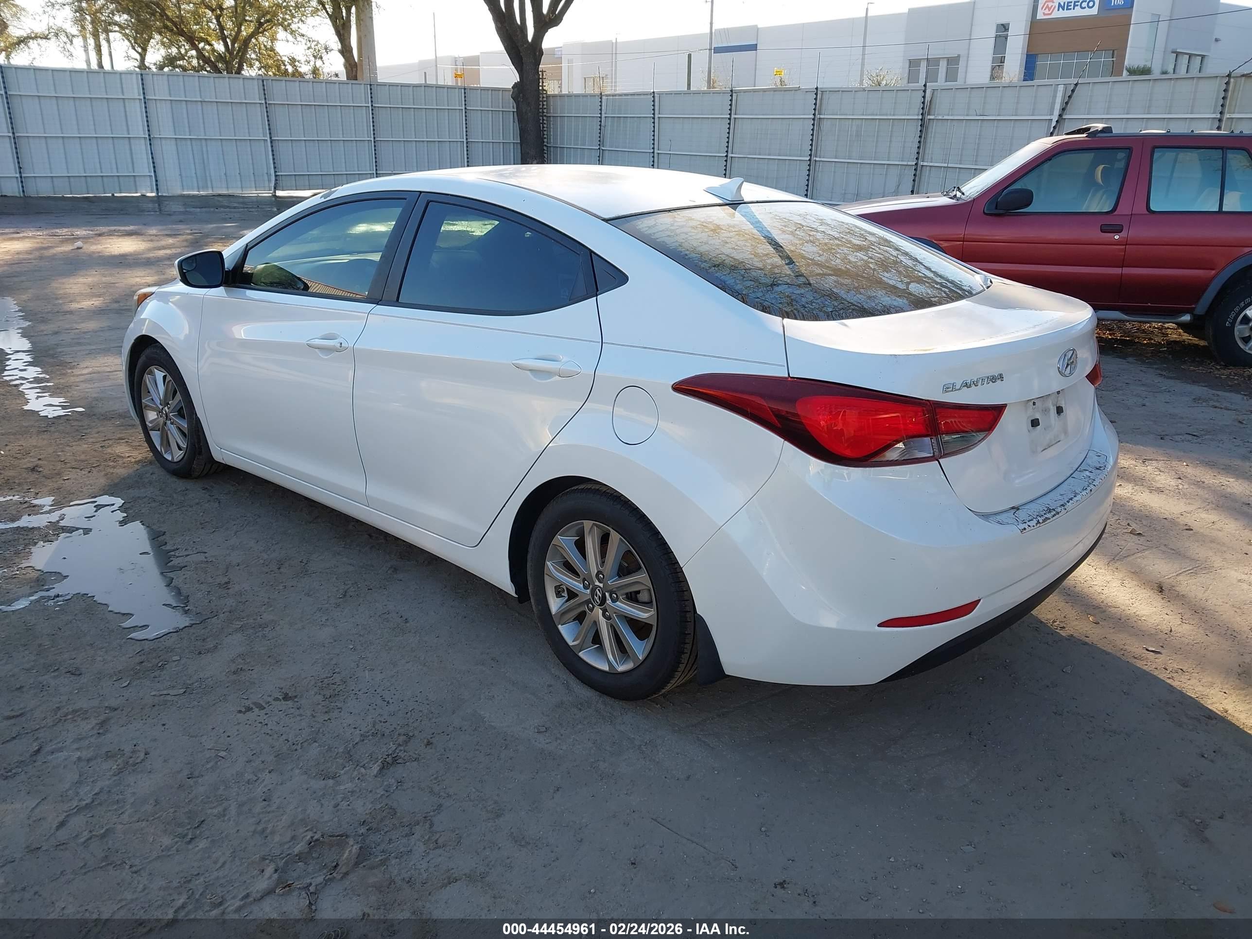 HYUNDAI ELANTRA image 3