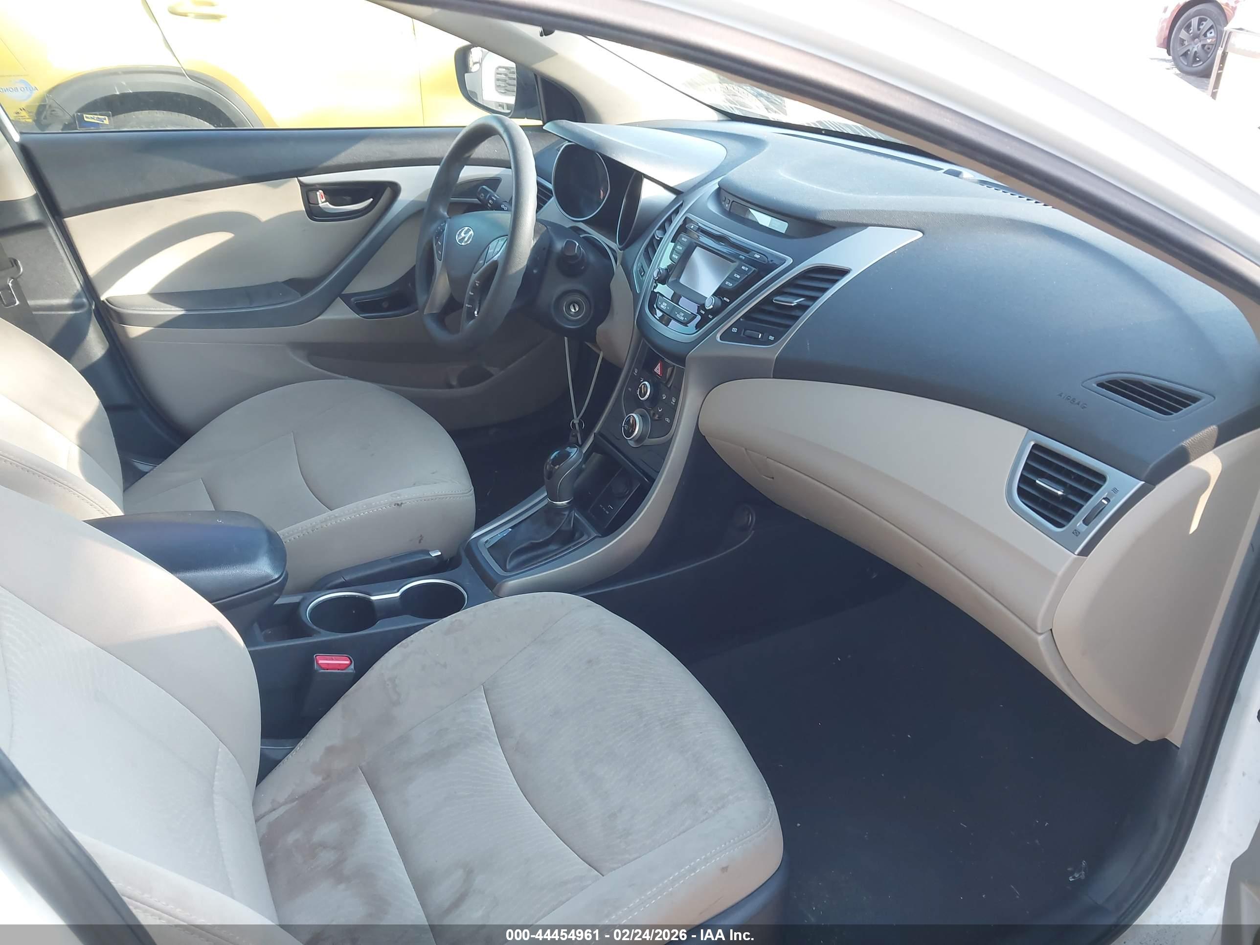 HYUNDAI ELANTRA image 5